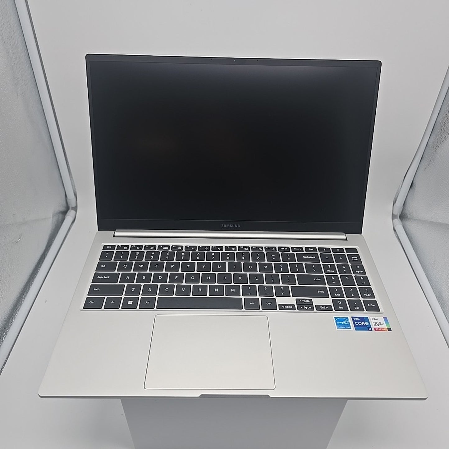 Samsung Galaxy Book 15.6" (256GB SSD, Intel Core i7-1165G7, 2.8GHz, 16GB, 512ssd