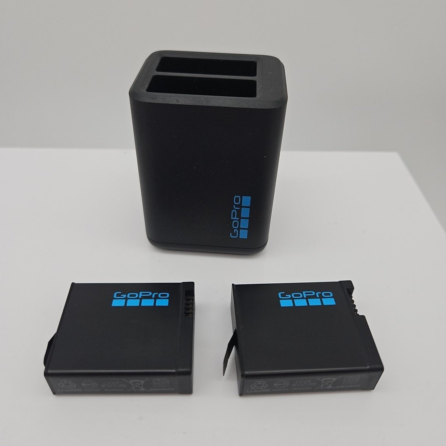 Gopro Dual-Battery Charger w/Two Enduro Batteries F/Hero13