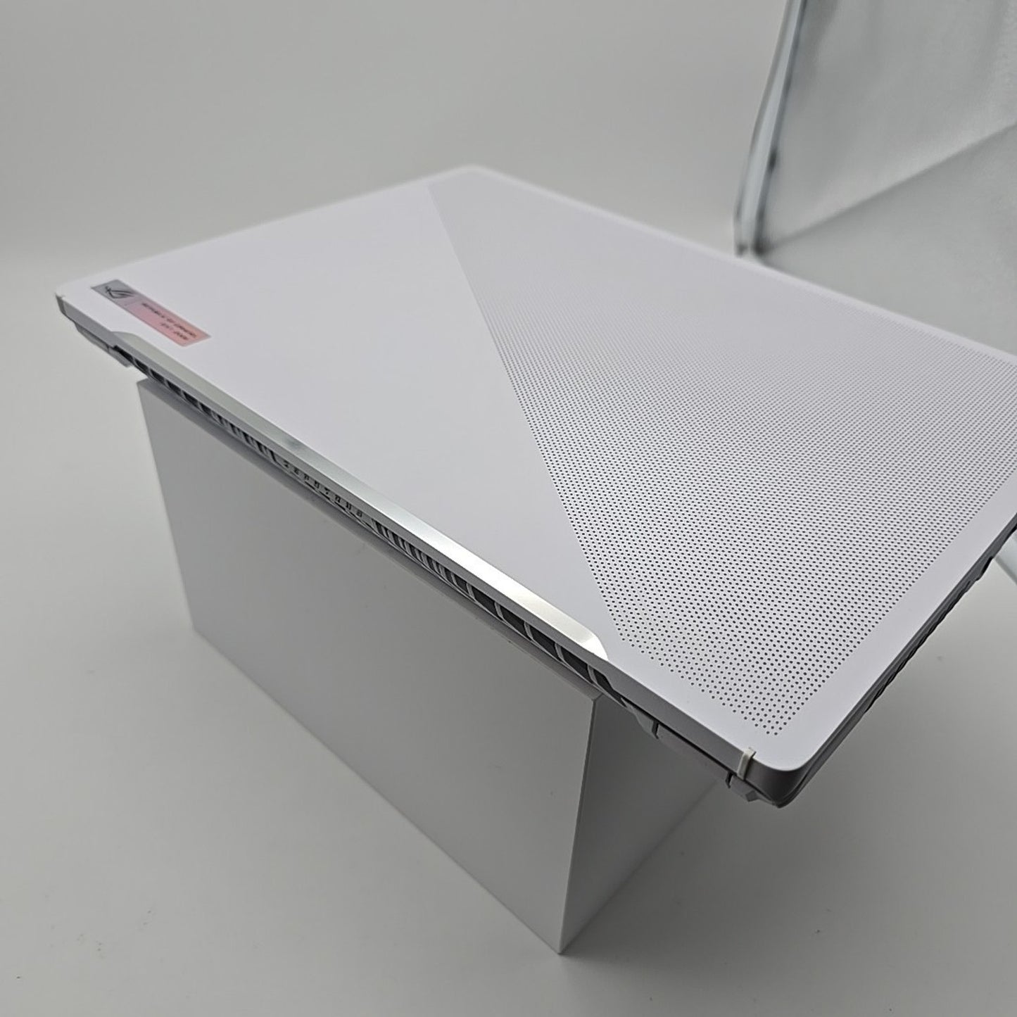 ASUS ROG Zephyrus G14 (Ryzen 9 7940HS, 16GB/512GB, RTX 4060) Laptop