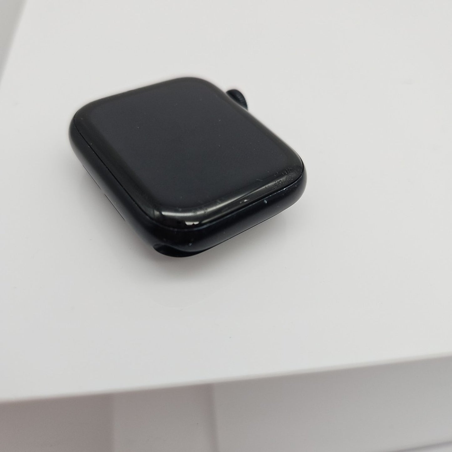 Apple Watch SE 2nd Gen 40mm GPS Midnight Case A2722 SCRATCHED