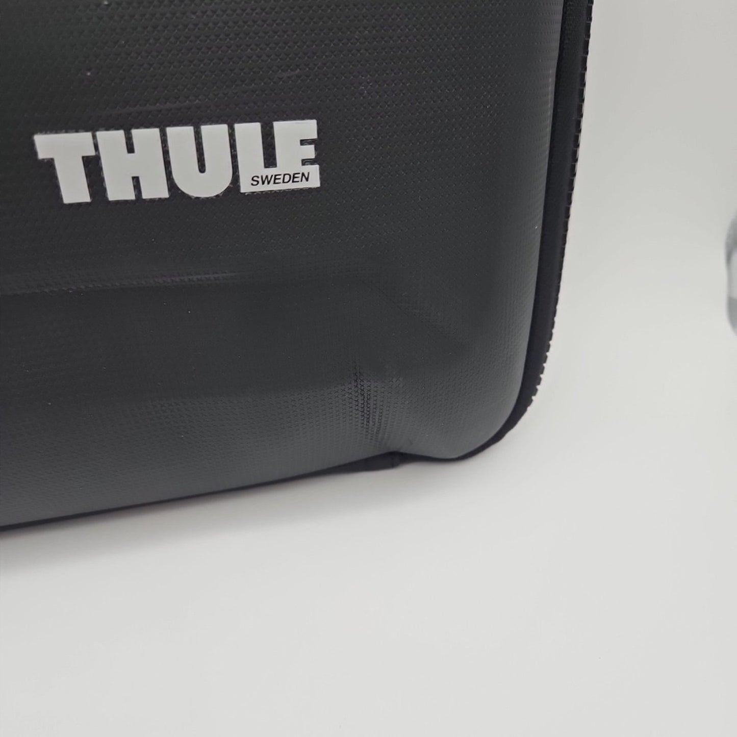 DENTED Thule - Gauntlet 4 Attache Briefcase 16” Apple MacBook Pro Models 14" PC