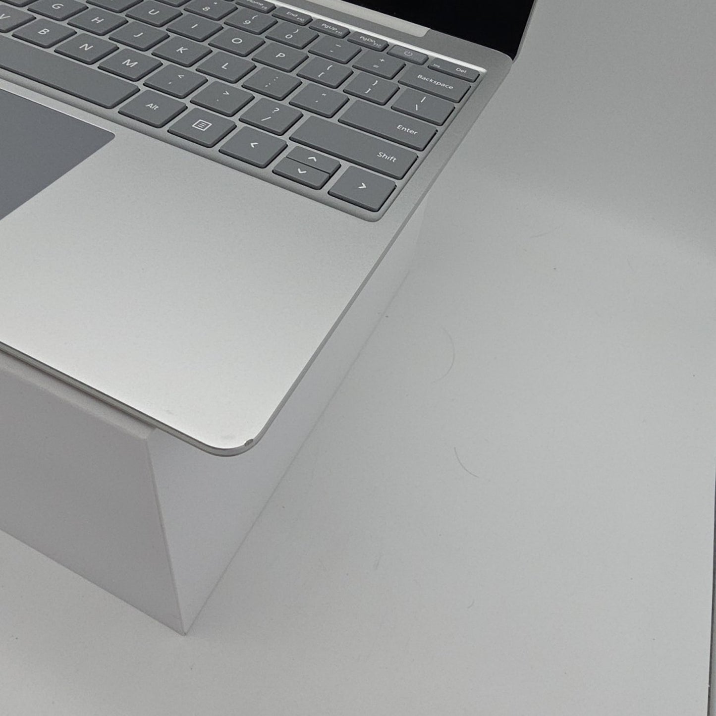 Microsoft Surface Laptop Go-1943-Intel i5-8GB RAM 256GB PLATINUM L95