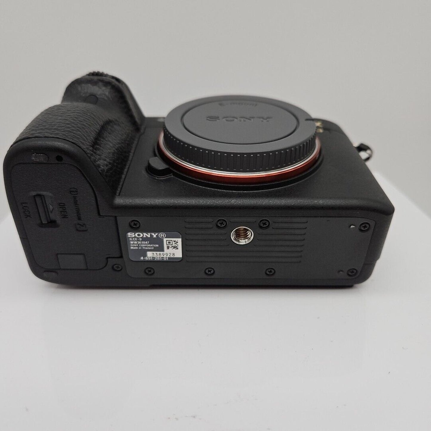 Sony Alpha ILCE-9 24.2MP Mirrorless Camera Black (Body Only) 1690 Shutter count