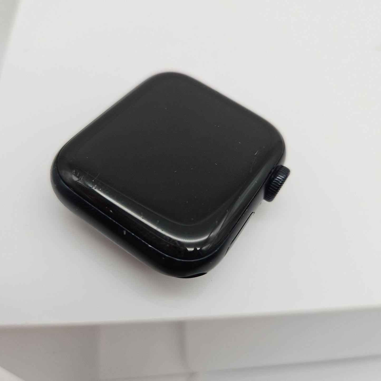 Apple Watch SE 2nd Gen 40mm GPS Midnight Case A2722 SCRATCHED