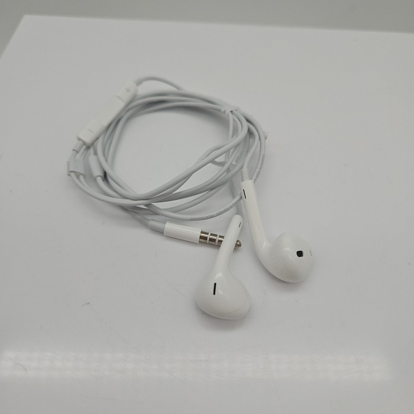 Apple EarPods Headphone Plug 3.5mm MWU53AM/A