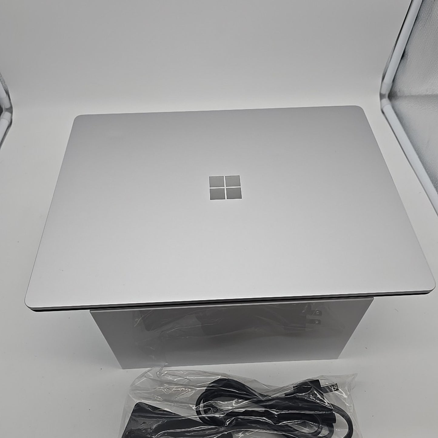 Microsoft Surface Laptop 3 13.5" 16GB (256GB SSD Intel Core i7 10th Gen 3.90 GHz