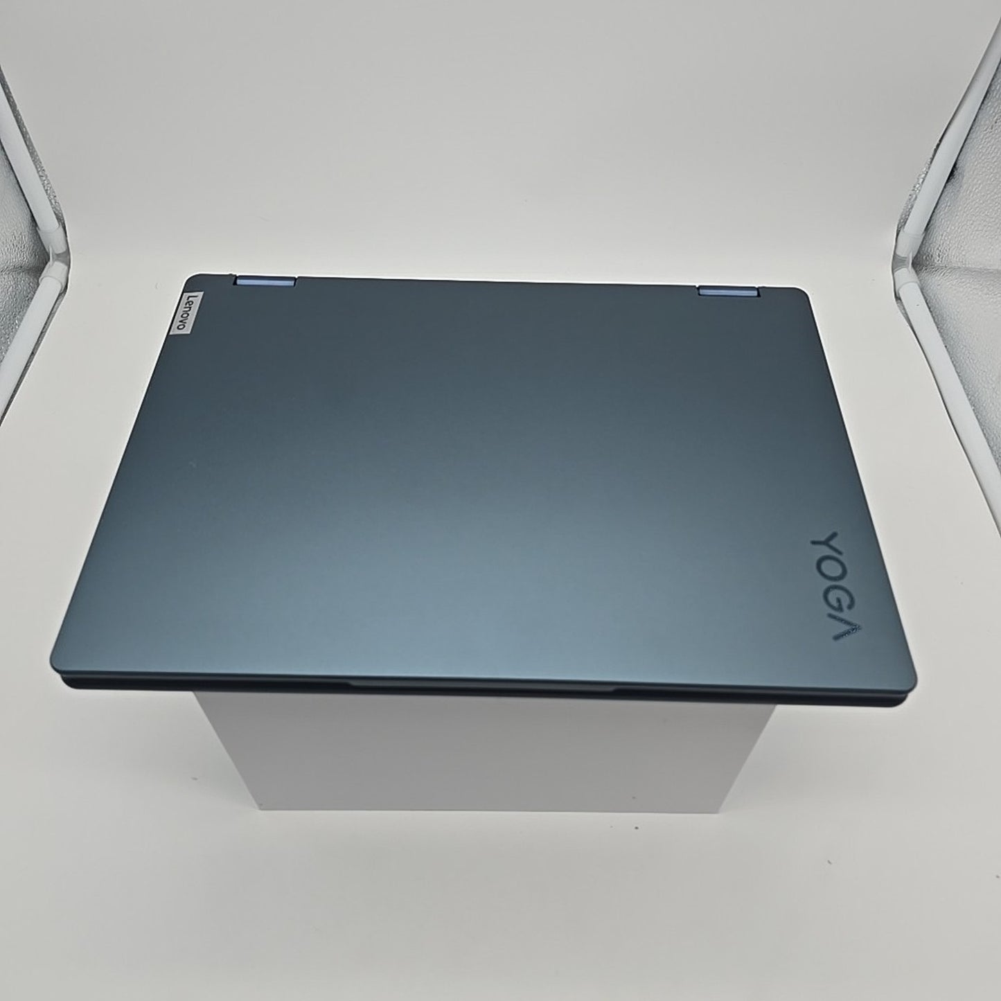 Lenovo Yoga 6 13.3'' (512GB SSD AMD Ryzen 7 7730U 16GB RAM) 2-In-1 Touch Laptop