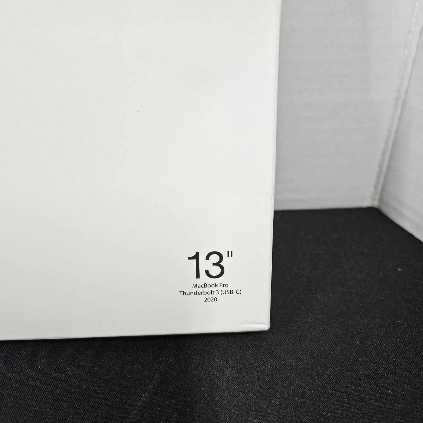 Incase - Hardshell Dot Case for the MacBook Pro 2020, M1 2020 M2 2022 13" Clear