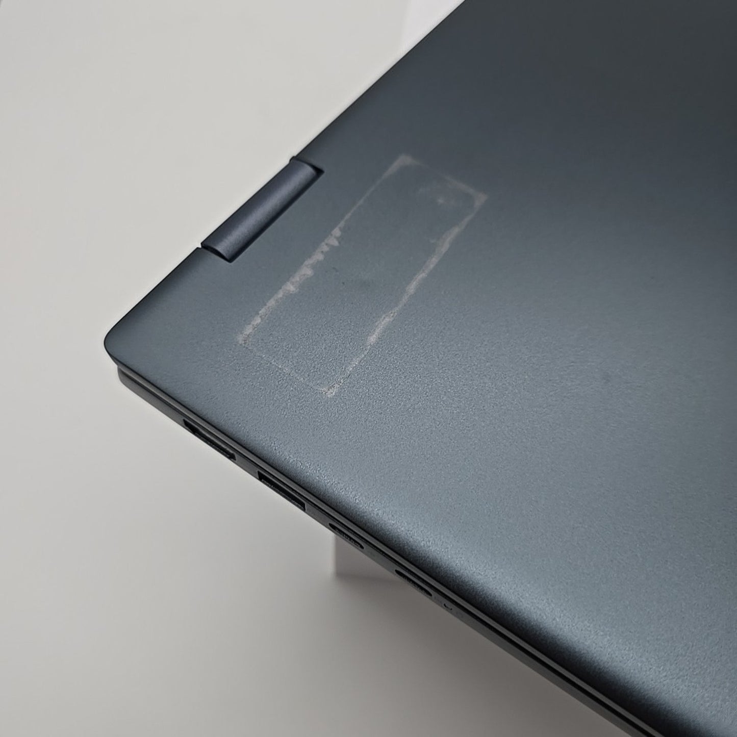 Dell Inspiron 16(7635)Touch ( AMD Ryzen 5 7000 Series L28