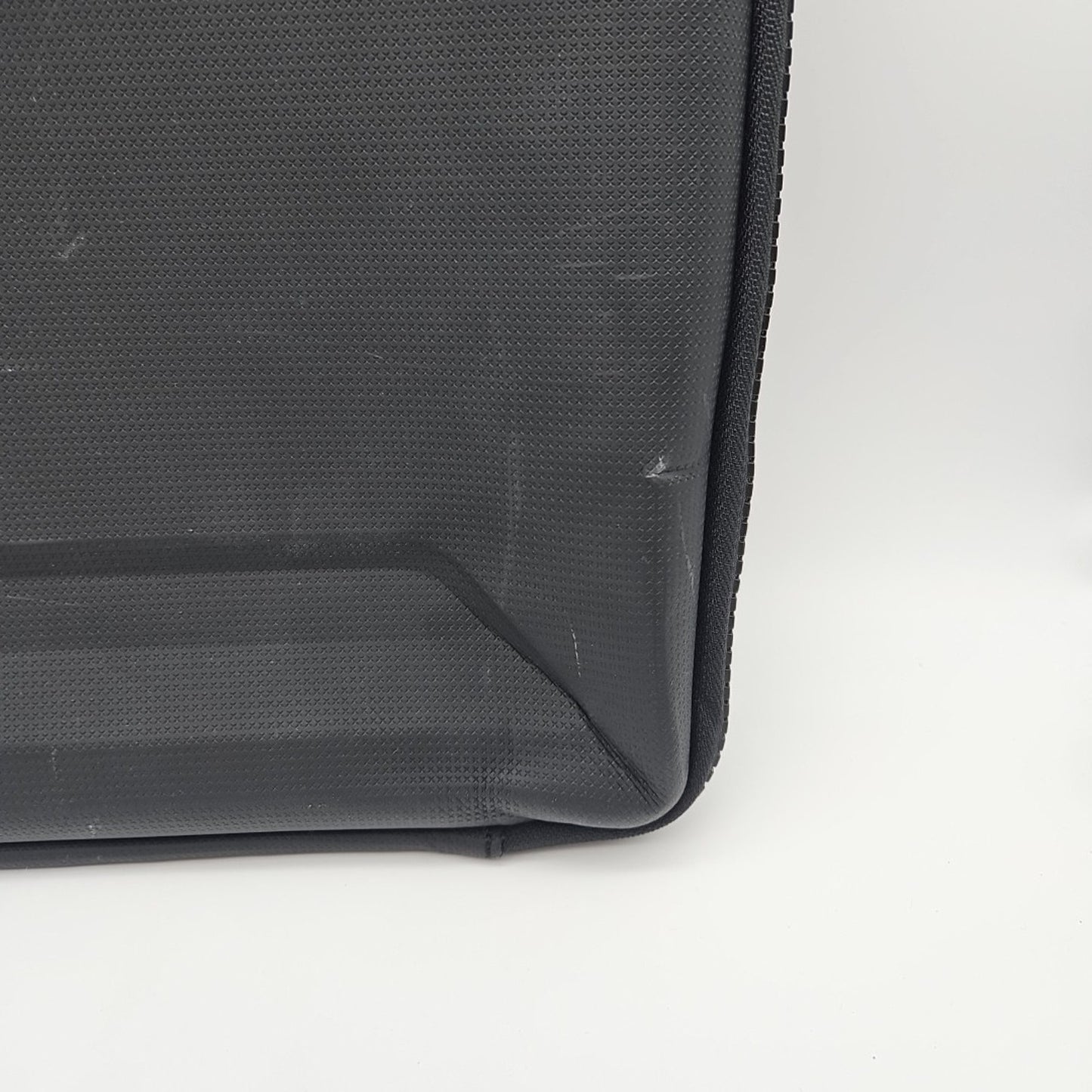 DENTED Thule - Gauntlet 4 Attache Briefcase 16” Apple MacBook Pro Models 14" PC