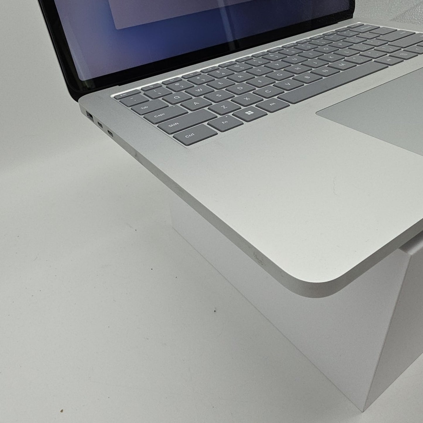 Microsoft - Surface Laptop Studio 2 - 14.4"- Intel Core i7 - 16GB - Rtx4050 L79