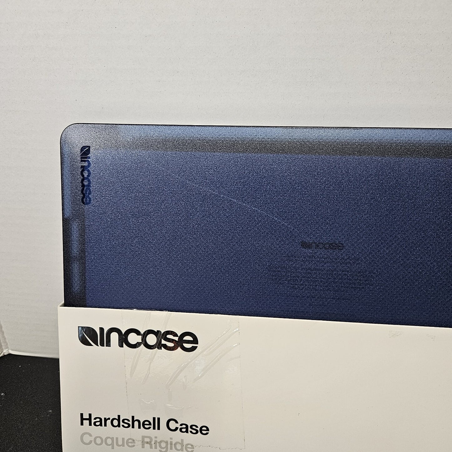 Incase - Hardshell Dot Case for MacBook Pro M2 13.6" 2022 - Navy