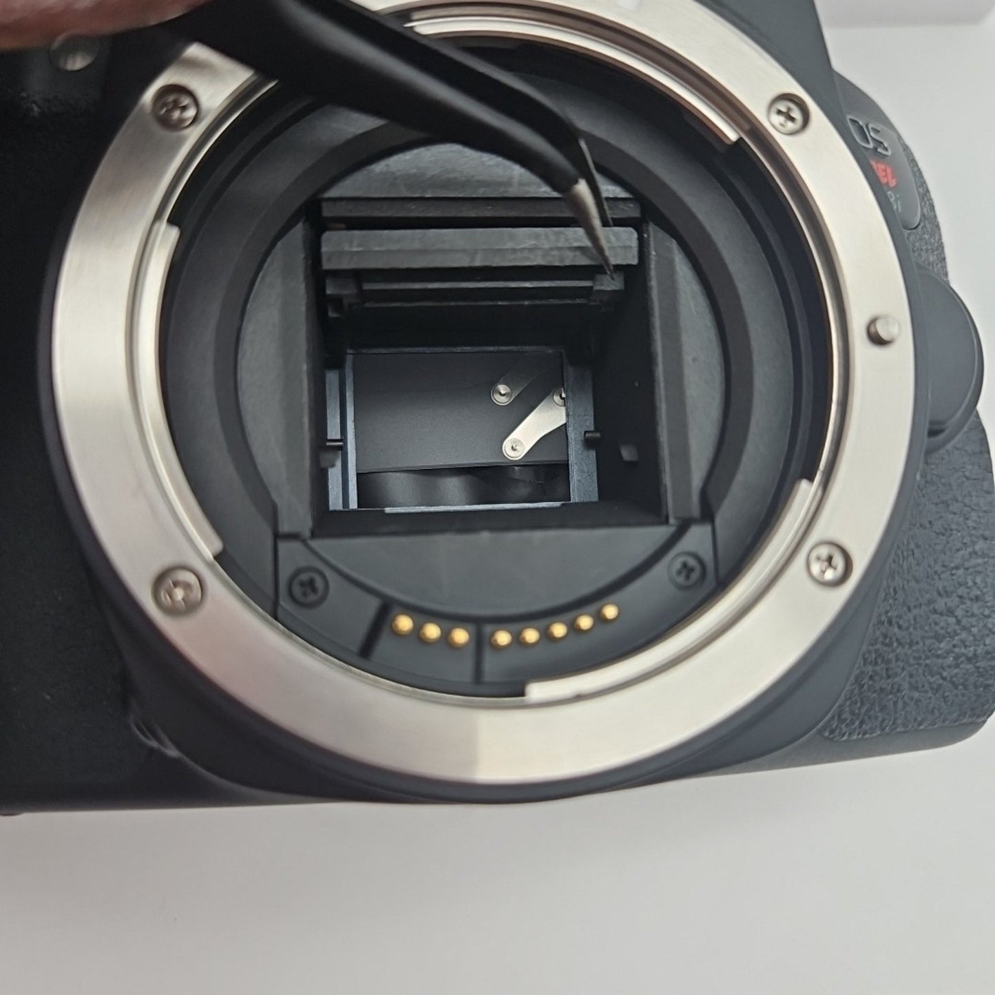 FOR PARTS ONLY Canon EOS Rebel T8i 24.1MP DSLR Camera