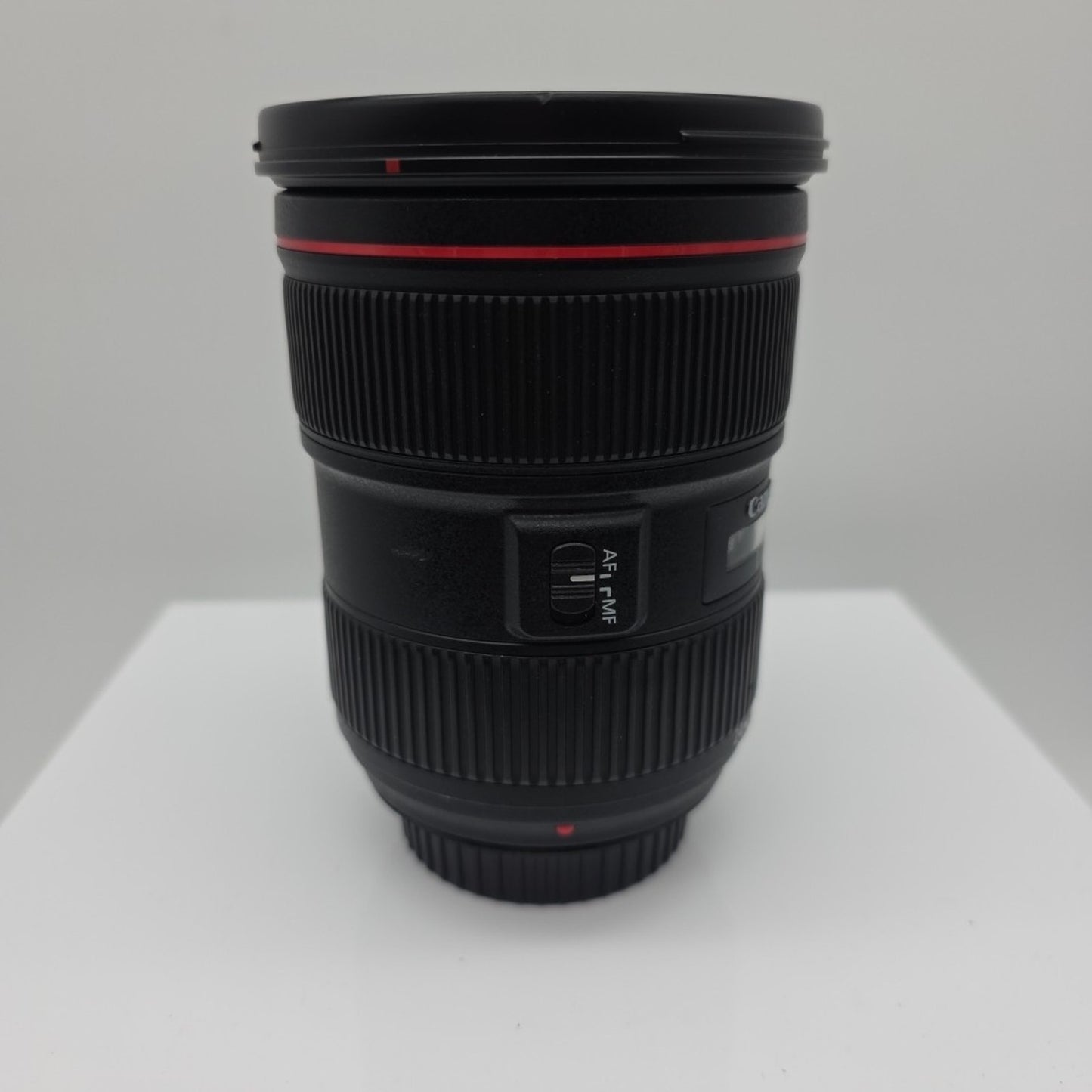 Canon EF 24-70mm 70 f/2.8L f/2.8 f2.8L f2.8 L II USM