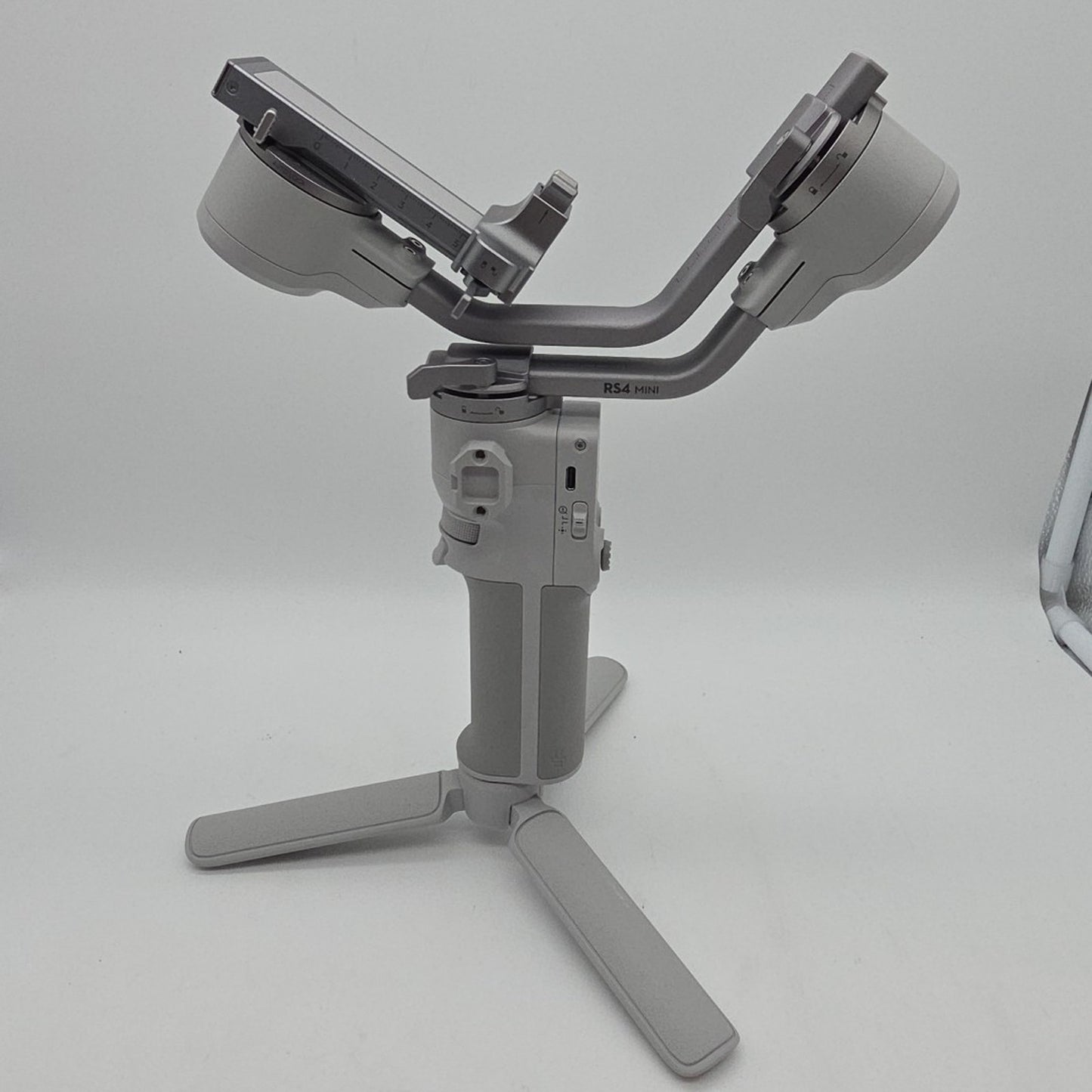 DJI RS 4 Mini 3-Axis Gimbal Stabilizer Gray CP.RN.00000442.01 NO CABLES