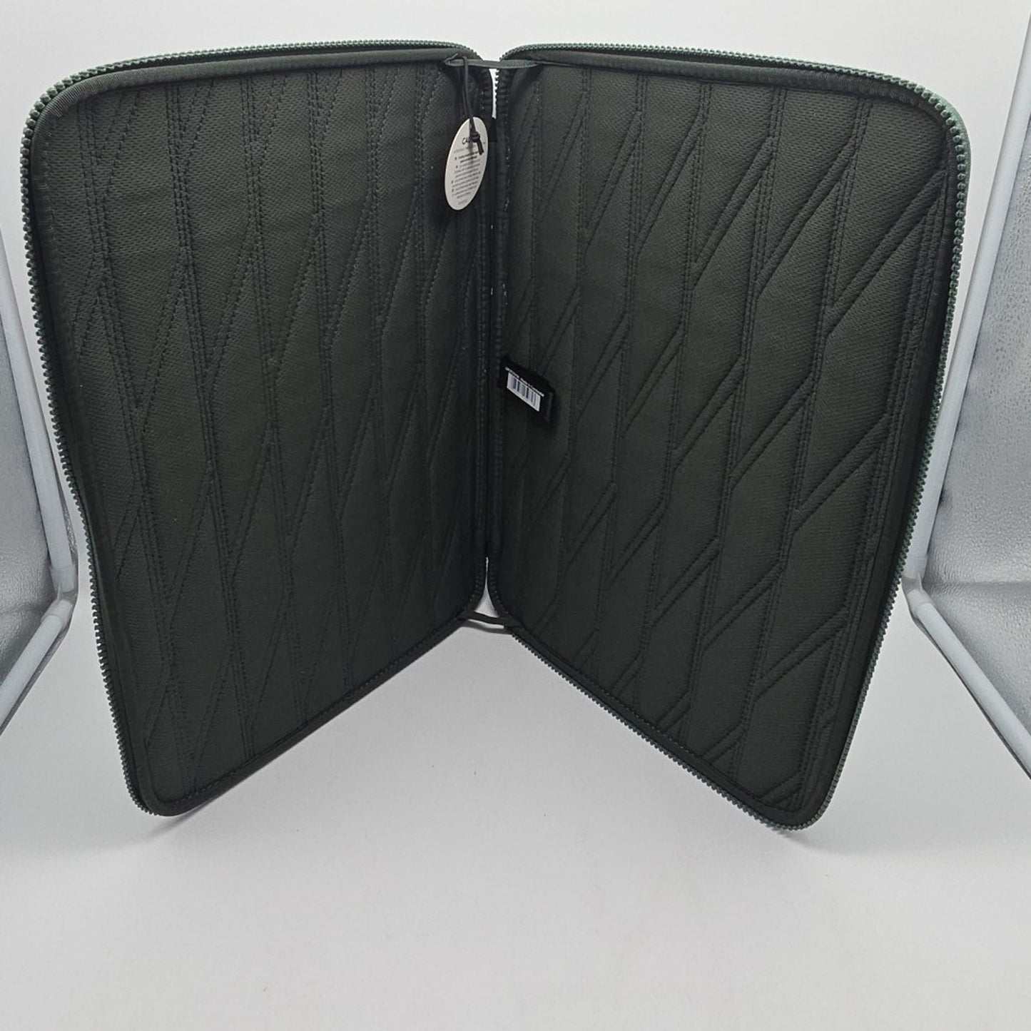 Thule Gauntlet Laptop Sleeve Case for 15" / 16" Apple MacBook Pro Hazy Green
