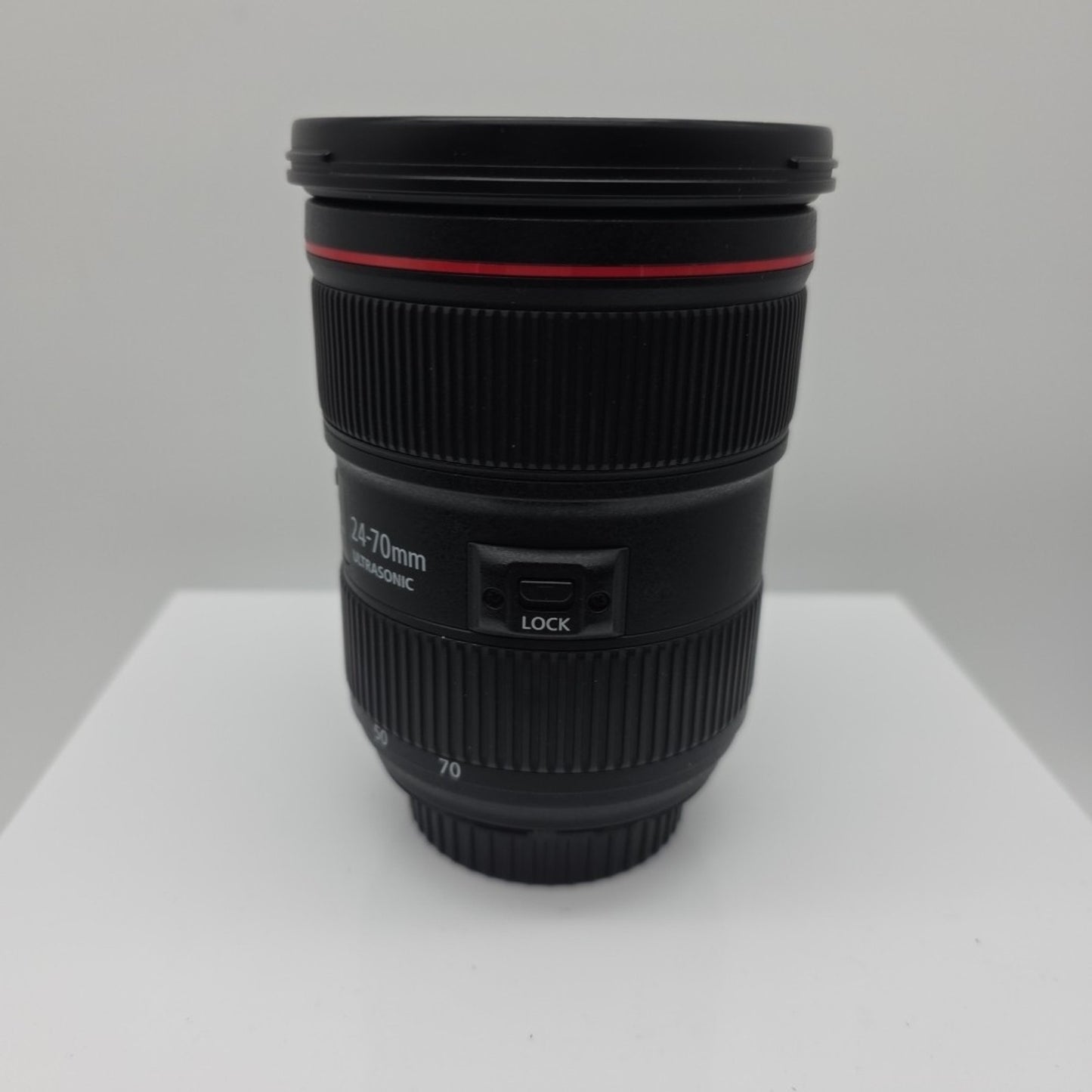 Canon EF 24-70mm 70 f/2.8L f/2.8 f2.8L f2.8 L II USM