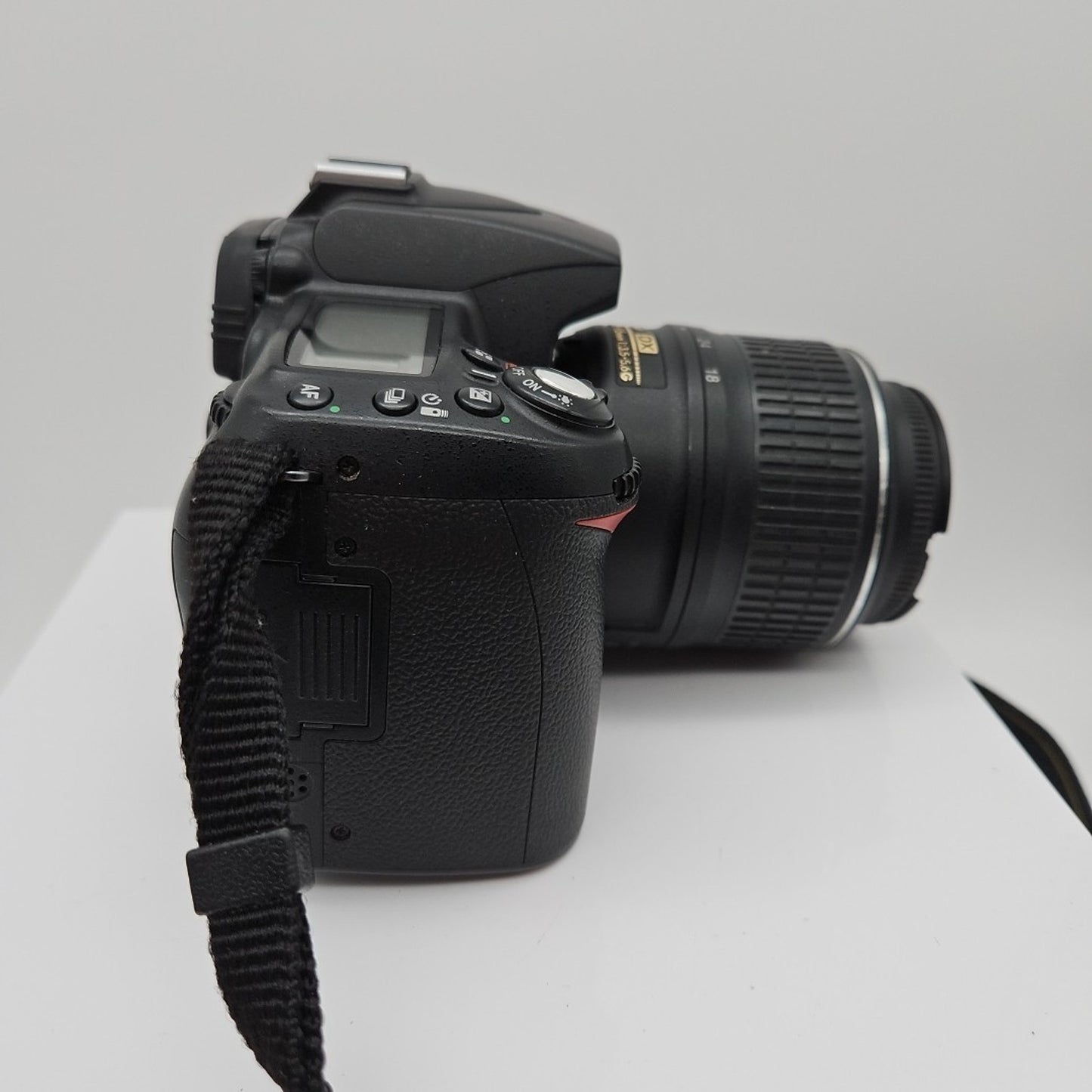Nikon D90 12.3MP Digital SLR Camera with Nikkor 18-55 mm Lens READ