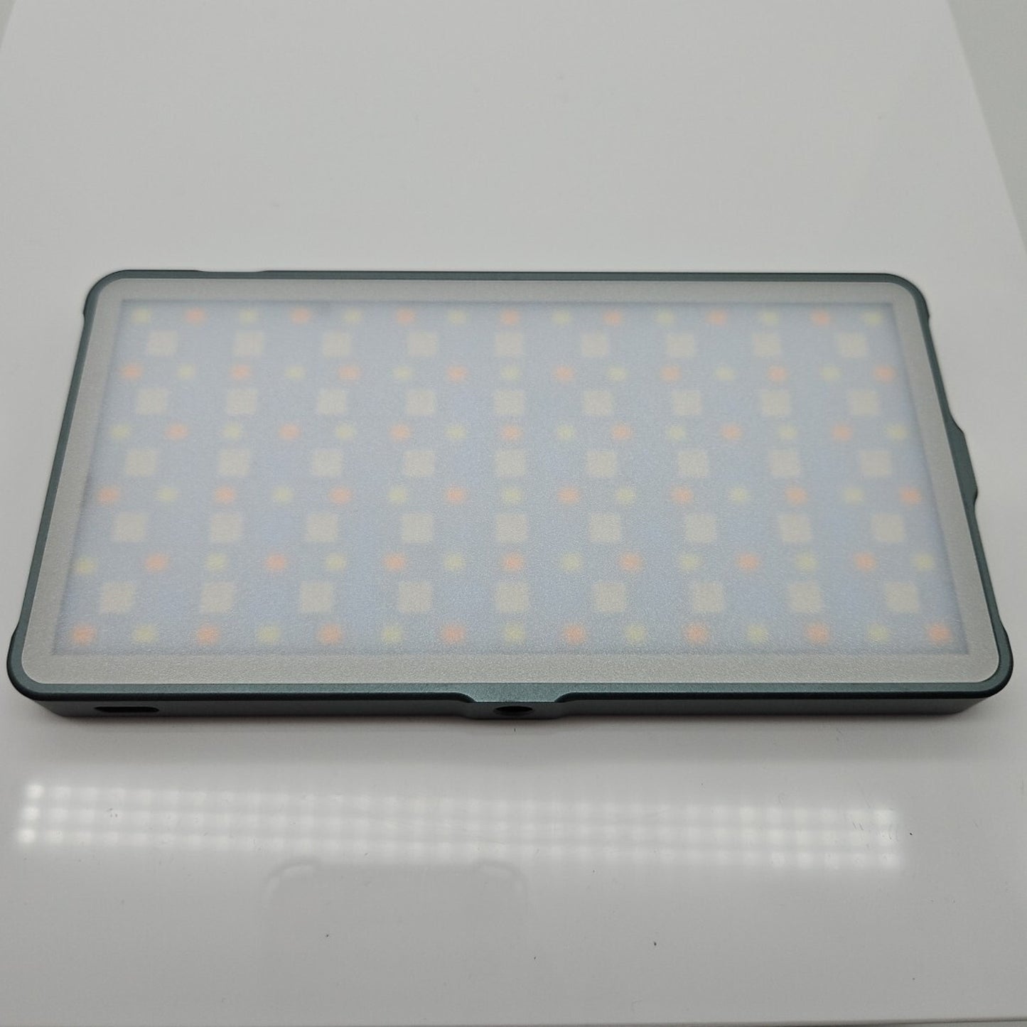 Digipower - Rainbow 135 LED Video Light - Silver 4000mAh battery pack