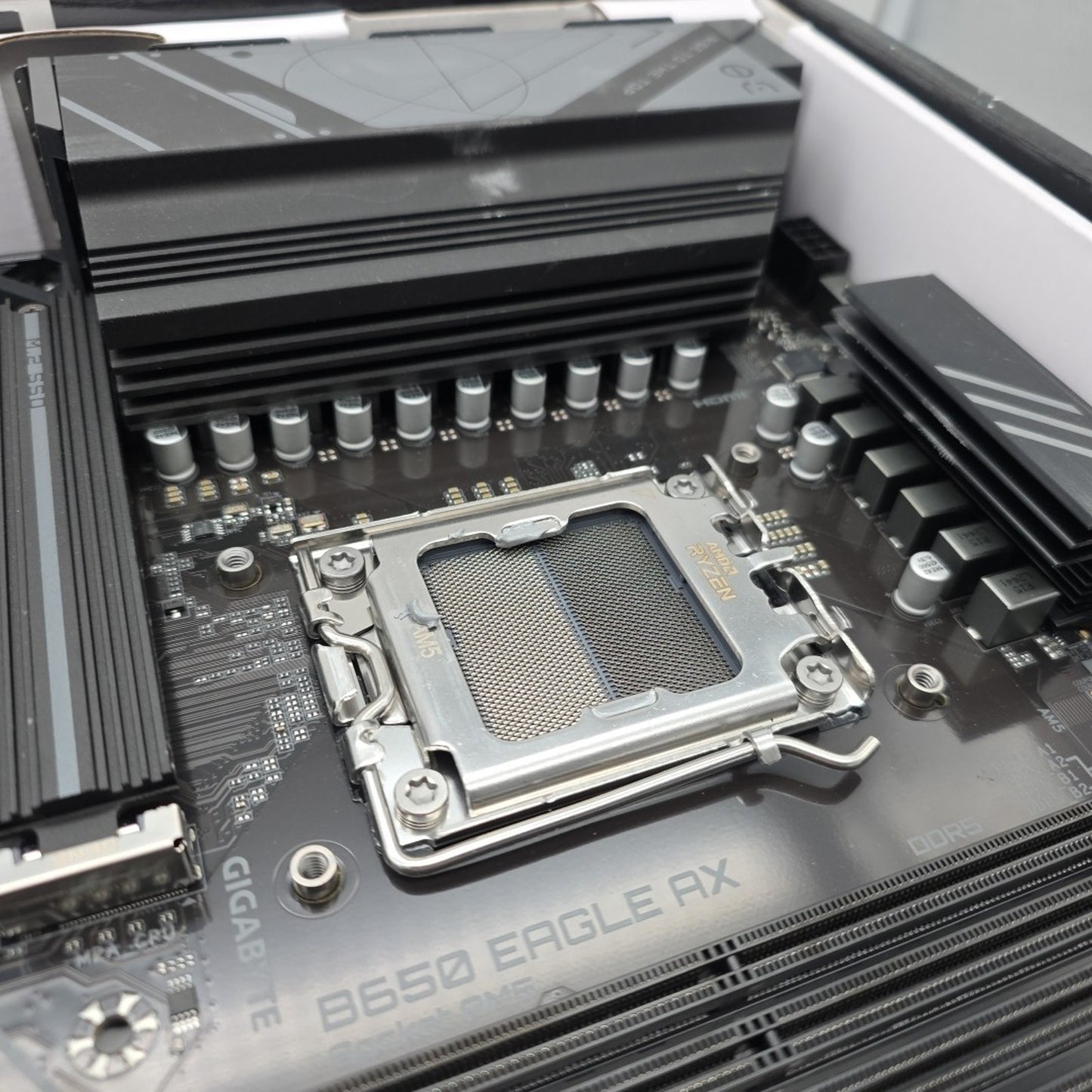 GIGABYTE B650 Eagle AX AM5 LGA 1718 AMD B650 ATX, DDR5 Triple M.2, BENT PINS