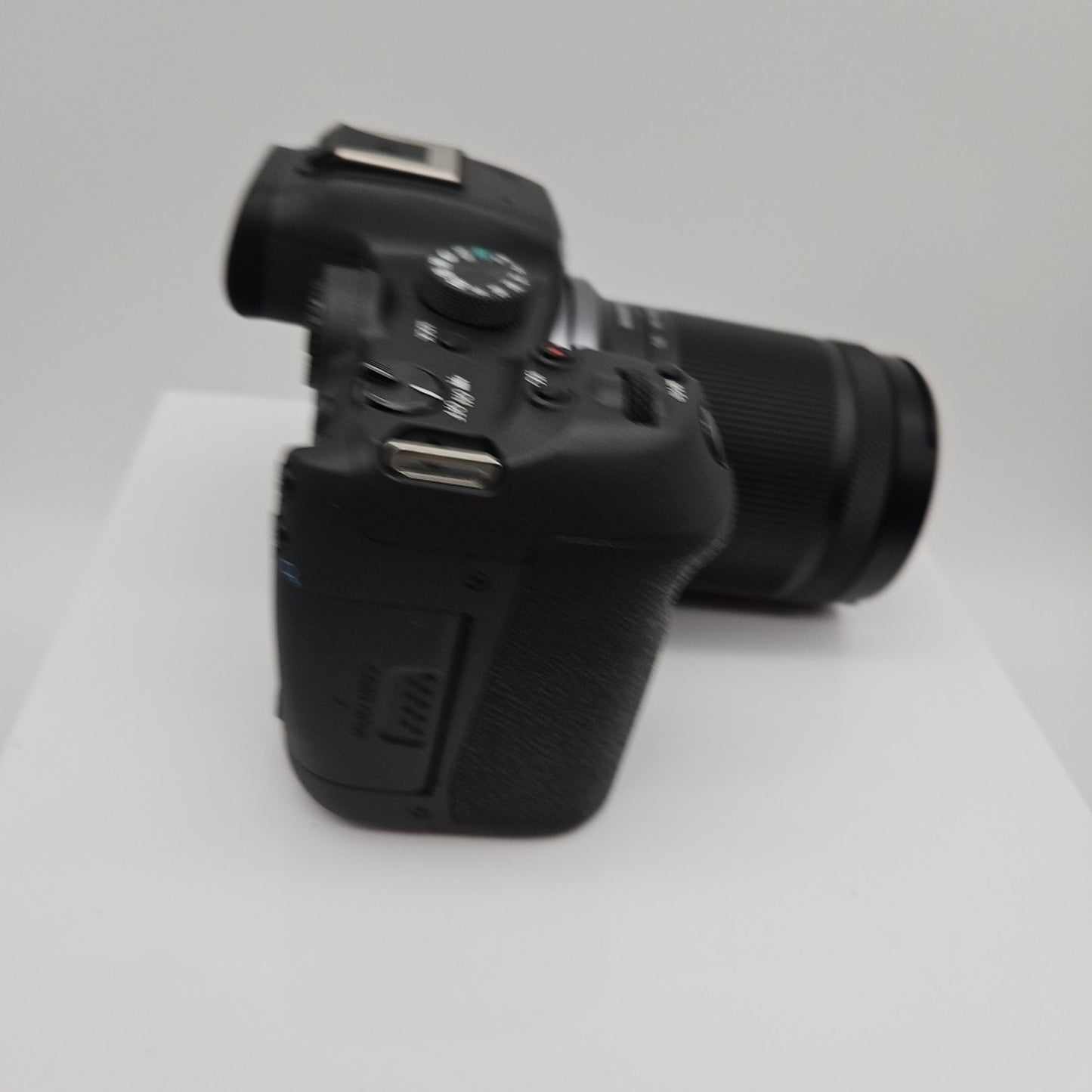 Canon EOS R7 Mirrorless Camera w/RF-S18-150mm f/3.5-6.3 is STM SN1273