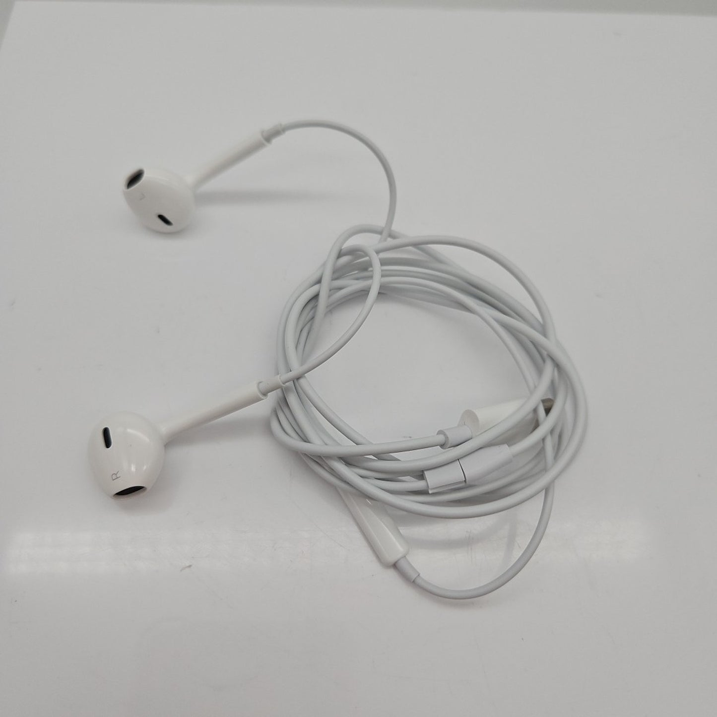 Apple EarPods Headphones USB-C Plug Wired Headset Ear Buds MTJY3AM/A