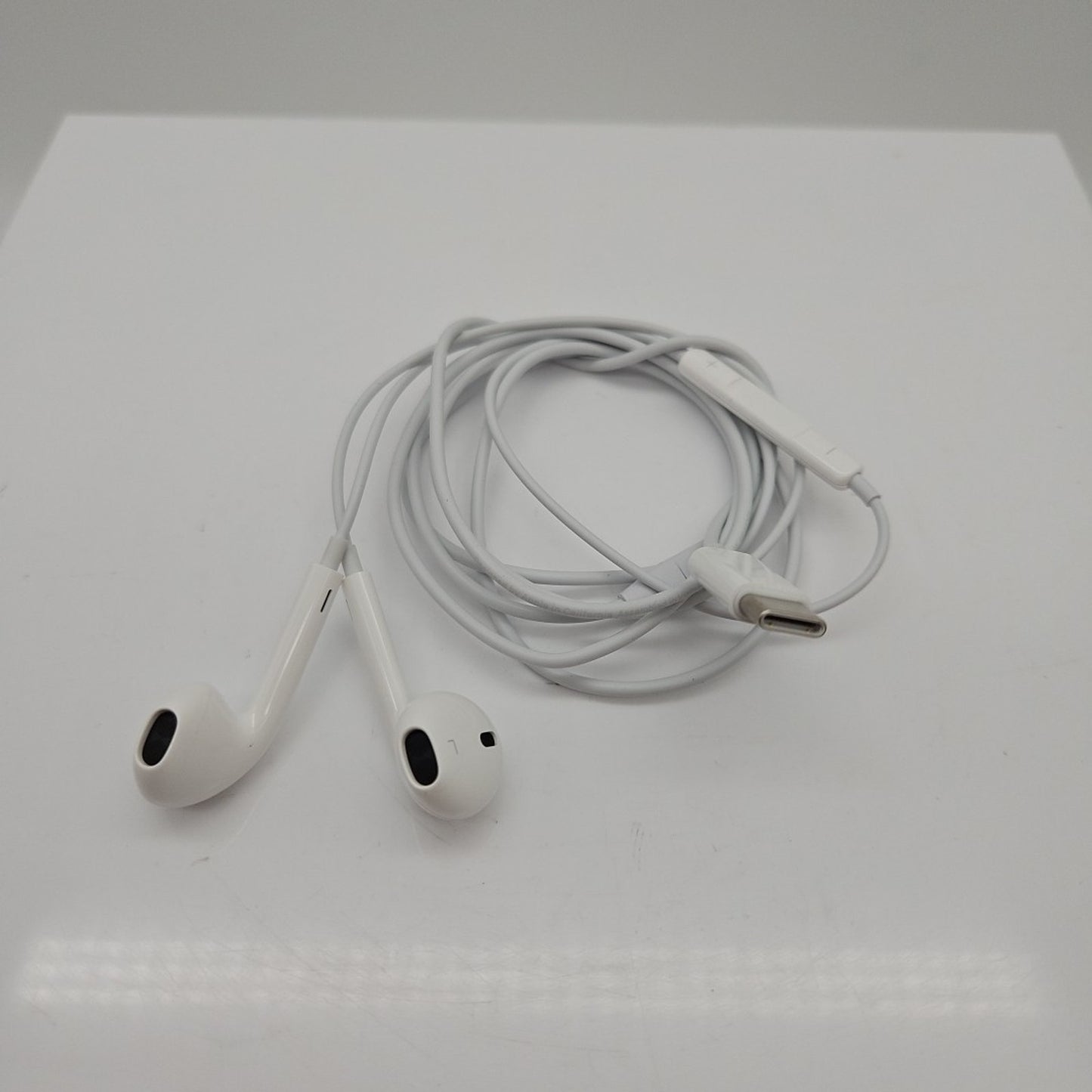 Apple EarPods Headphones USB-C Plug Wired Headset Ear Buds MTJY3AM/A