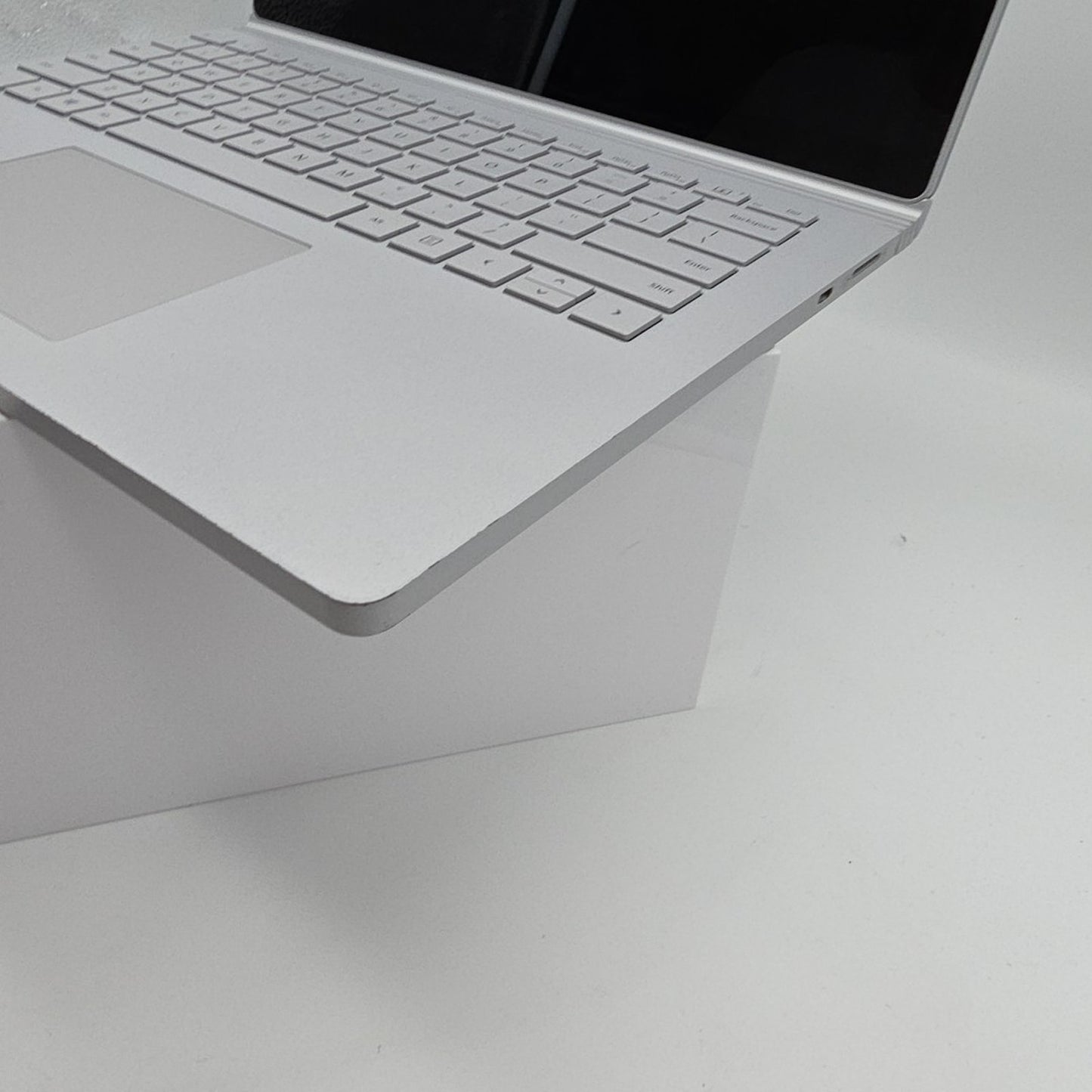 Microsoft Surface Book 2 13.5 I7-8650U GTX 1050 16GB 512GB 13" L82