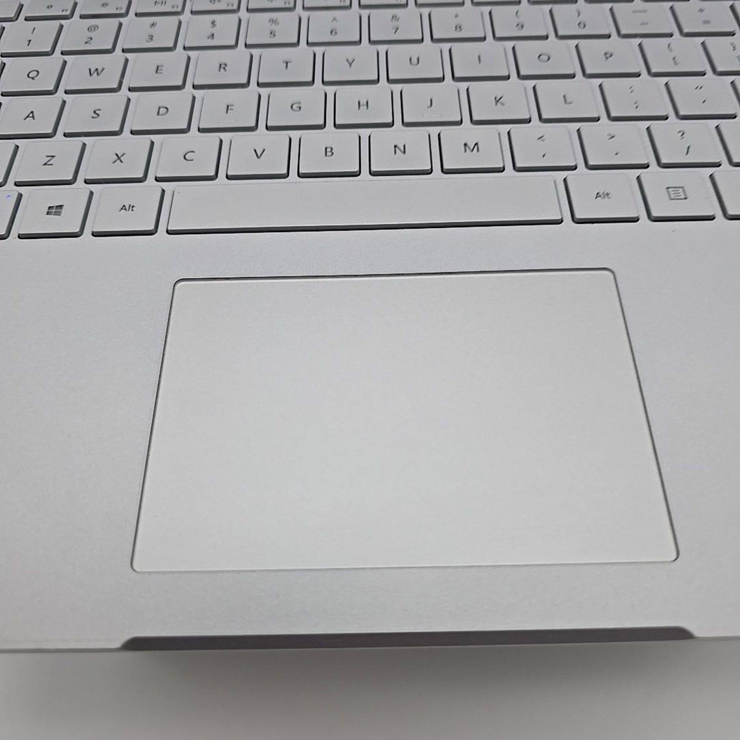 Microsoft Surface Book 2 13.5" i7 256GB SSD 8GB RAM GTX 1050 Excellent - L40