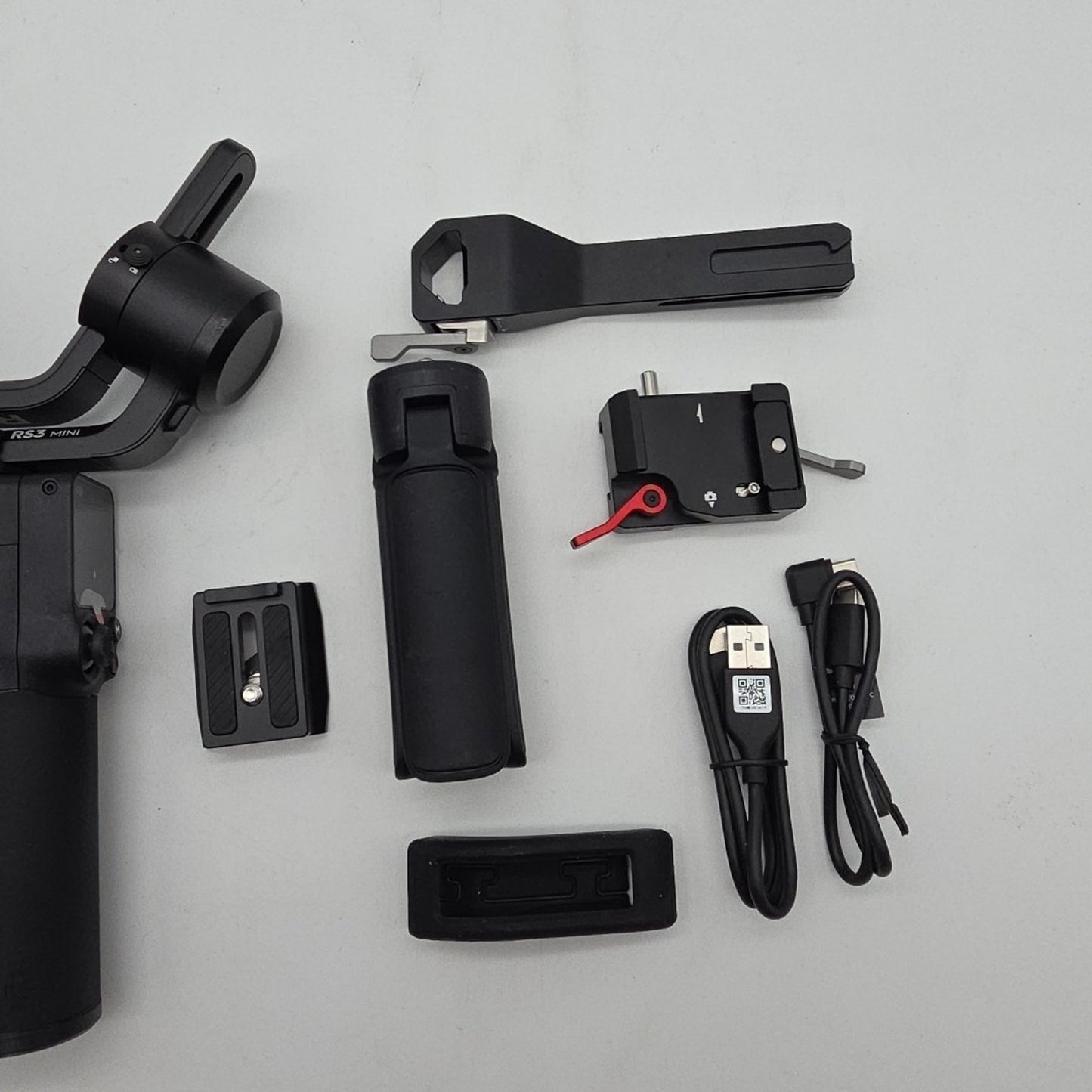 DJI RS 3 Mini 3-Axis Gimbal Stabilizer (CP.RN.00000294.01) COMPLETE