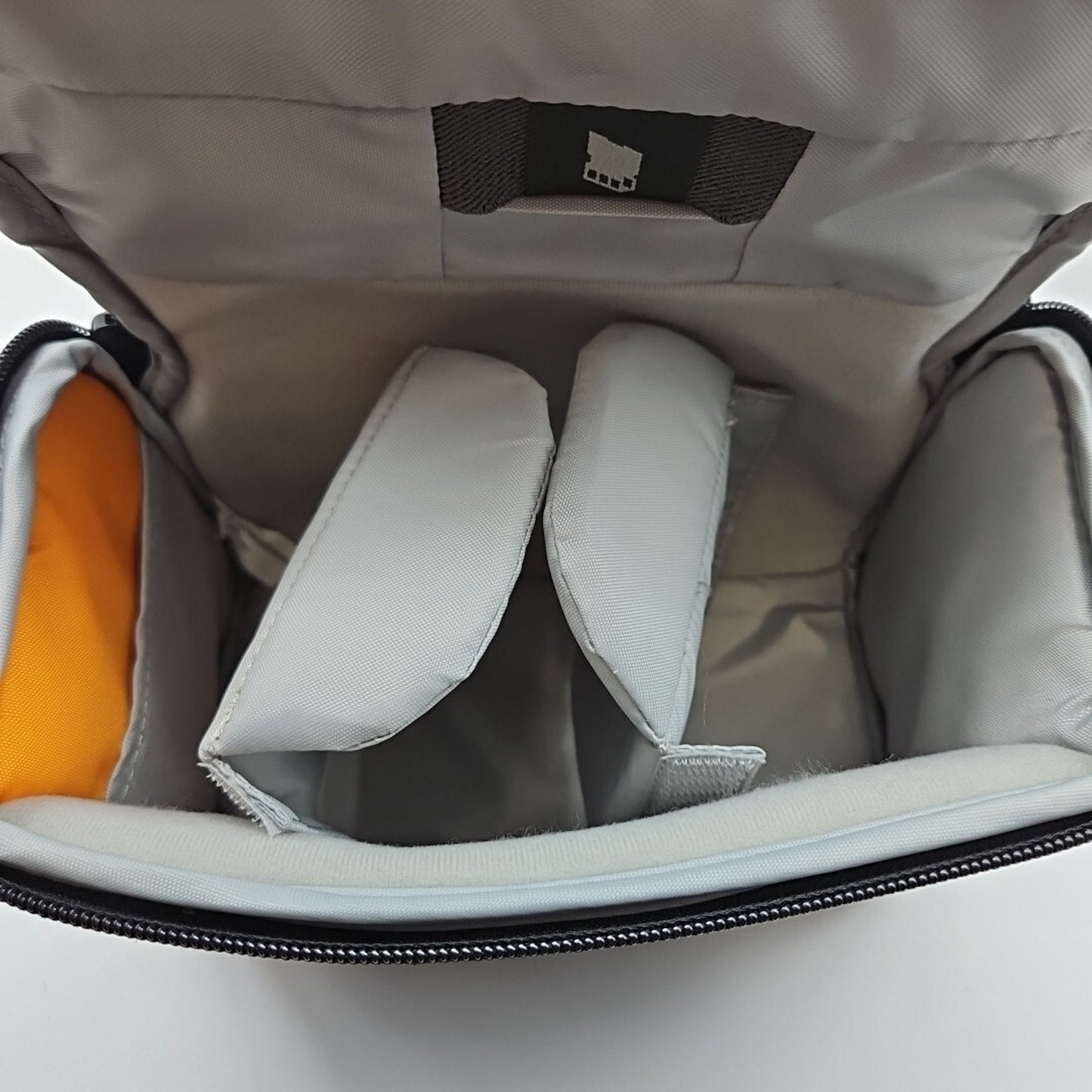 Lowepro - Adventura Go SH 140 Camera Bag Black