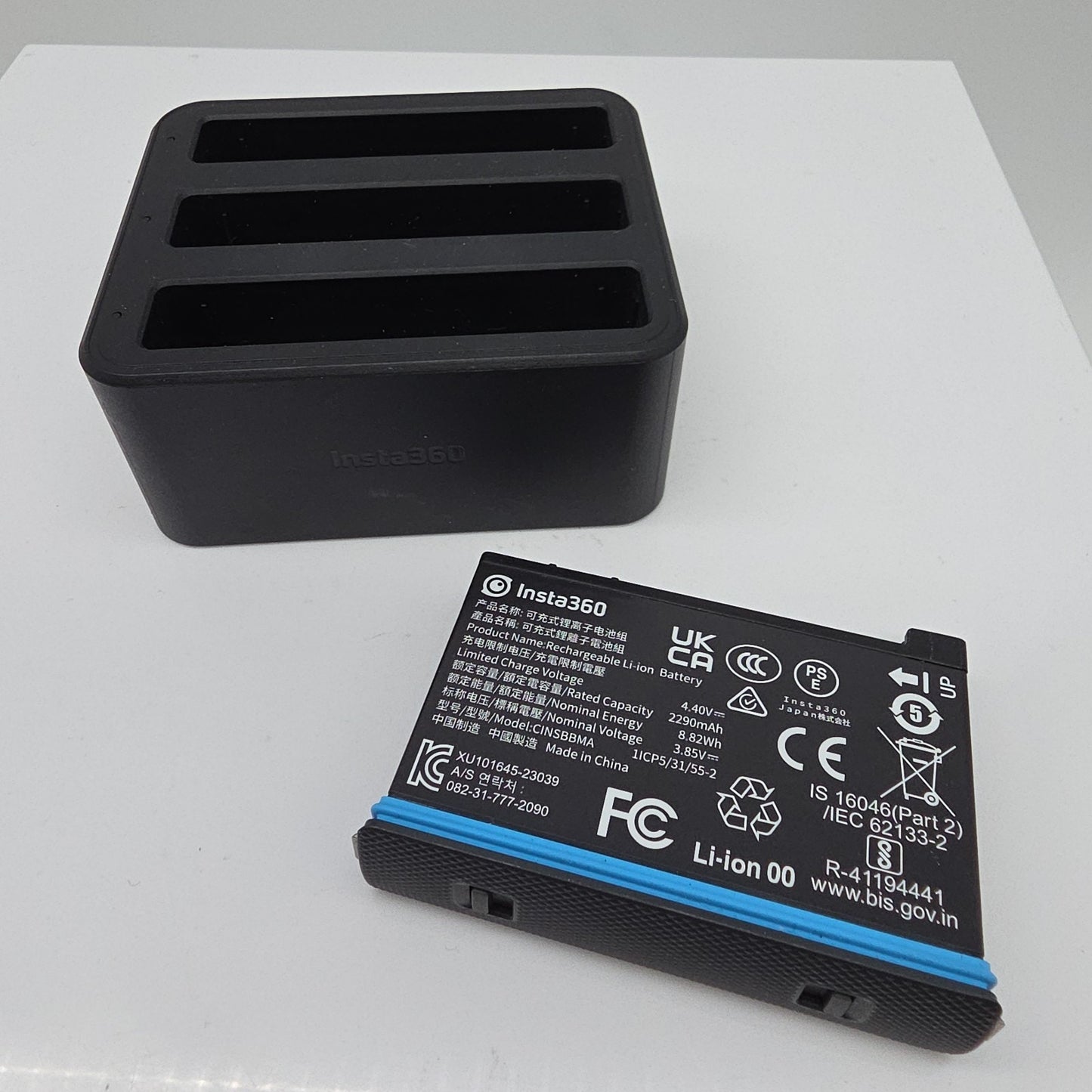 Insta360 Rechargeable 2290mAh Battery (1) for X4 8K Action Camera and Charger