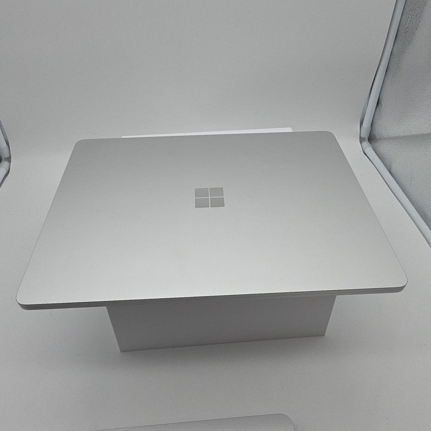 Microsoft Surface Laptop 2024 13.8" Touch, 16GB, 512GB - Platinum L83