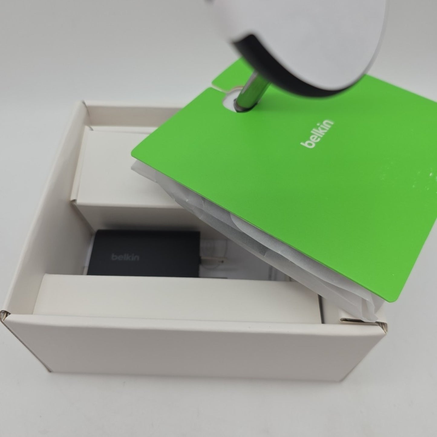 Belkin 3-in-1 Stand 15W Qi2 Wireless Charger iPhone/Watch/AirPods-Black