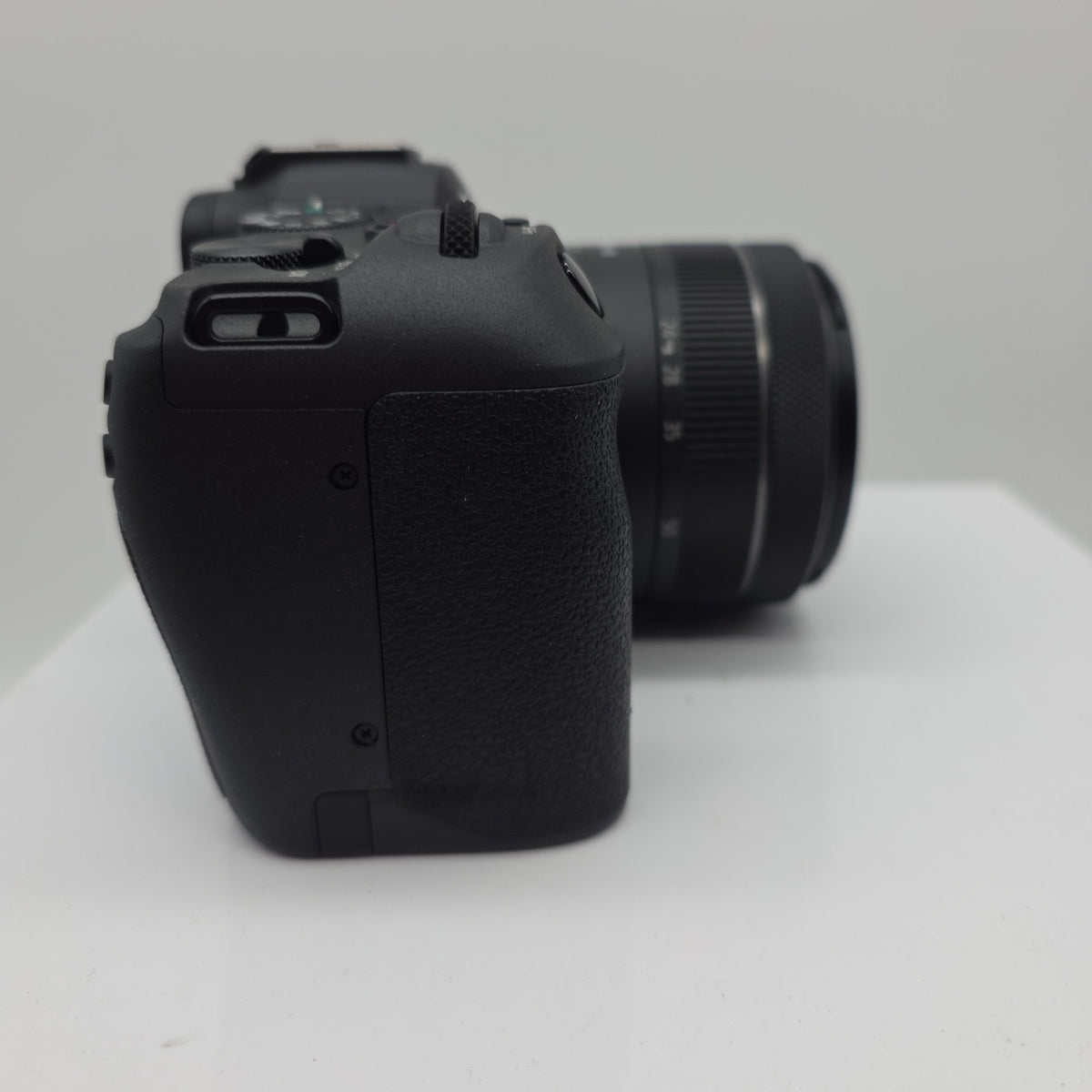 Canon EOS R8 Mirrorless Camera with RF 24-50mm f/4.5-6.3 IS STM SN