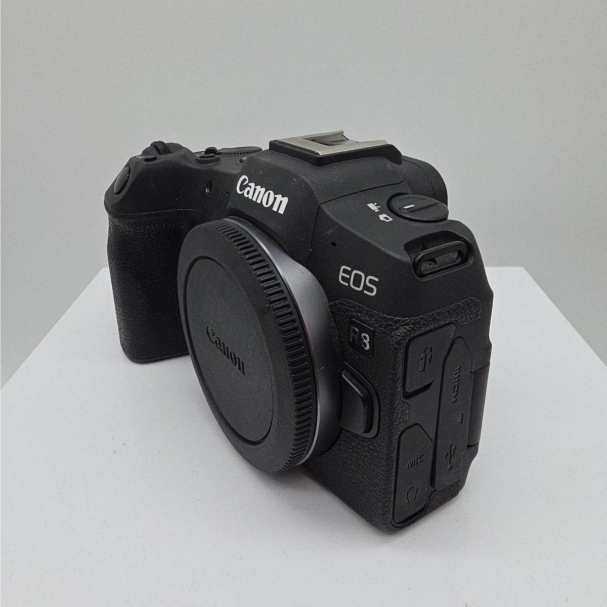 Canon EOS R8 Mirrorless Camera with RF 24-50mm f/4.5-6.3 IS STM SN5932