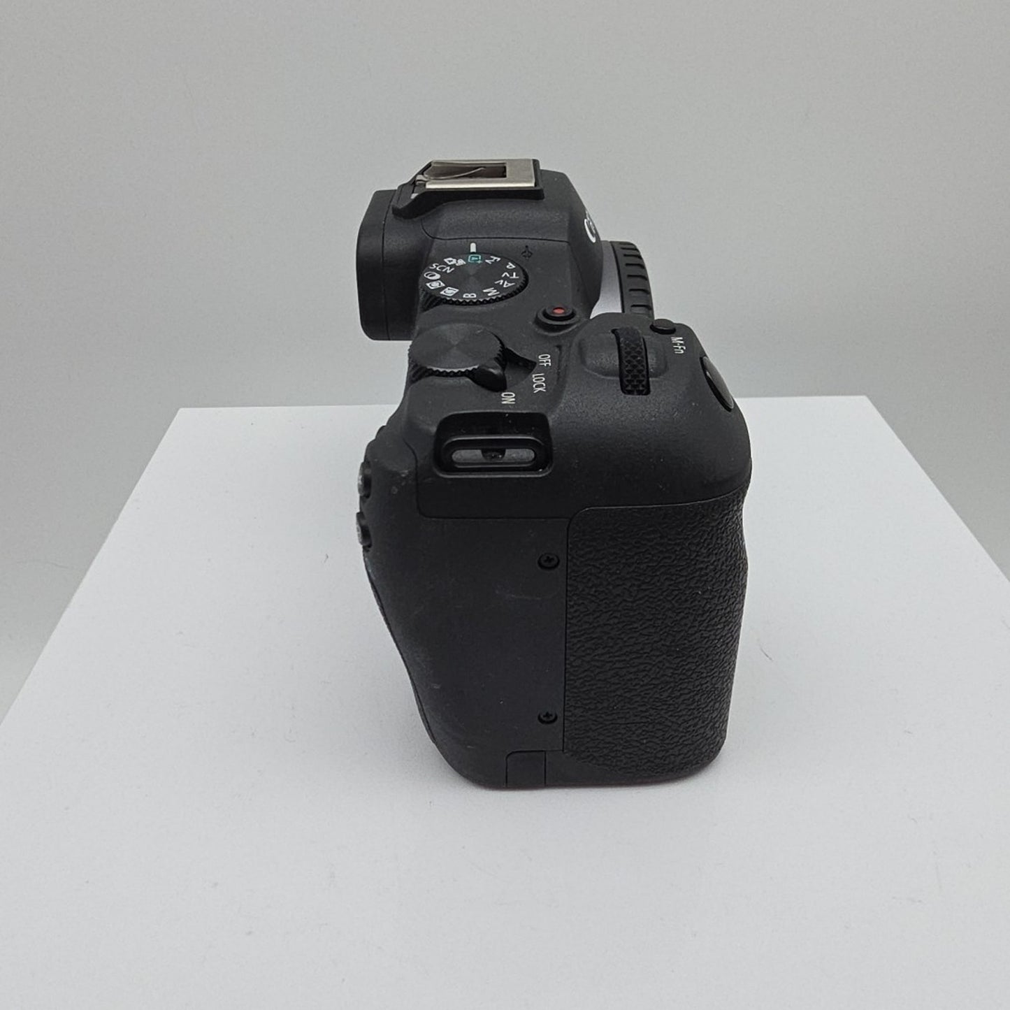 Canon EOS R8 24.2 MP Mirrorless Camera Kit DEFECT- ERROR 70 NO SCREEN