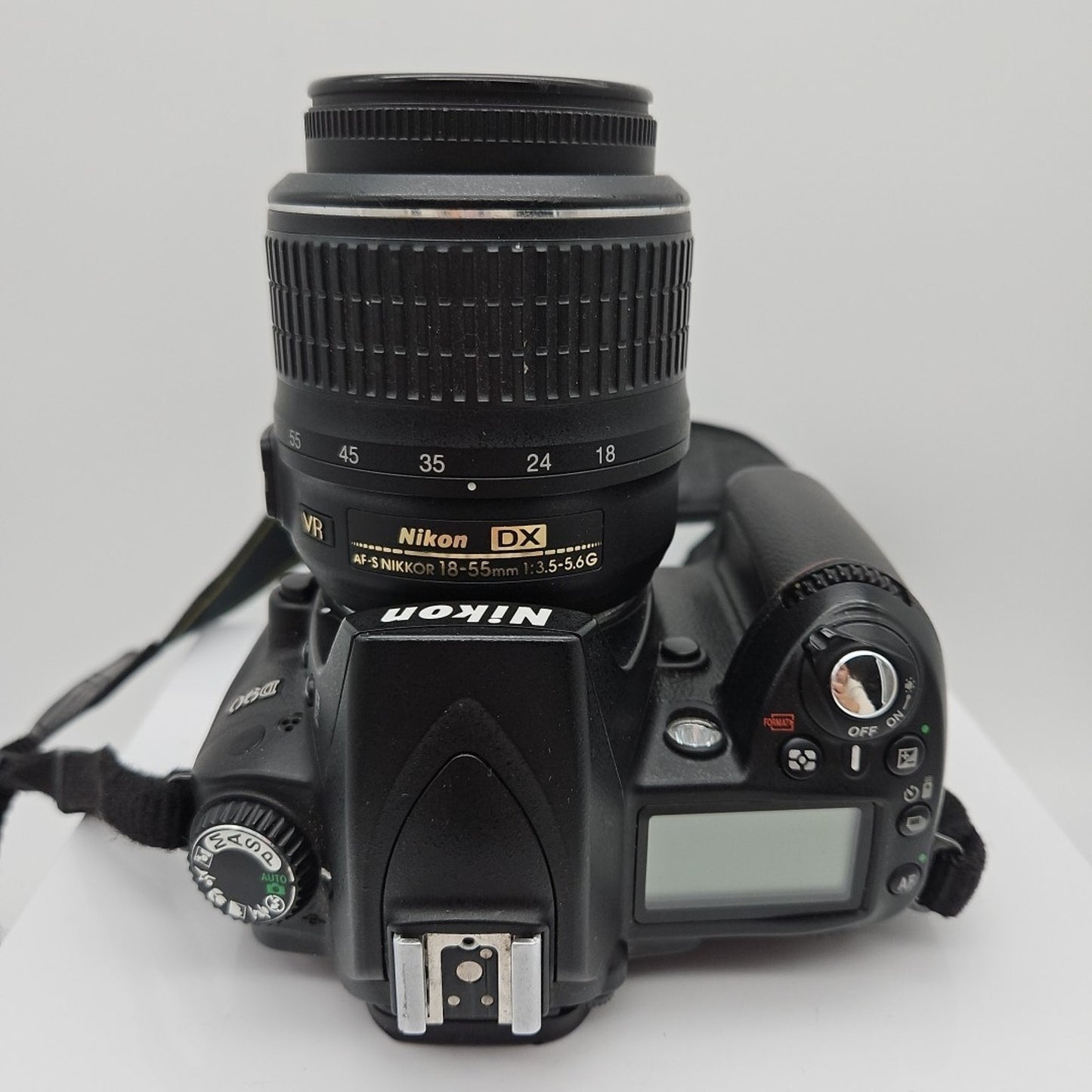 Nikon D90 12.3MP Digital SLR Camera with Nikkor 18-55 mm Lens READ