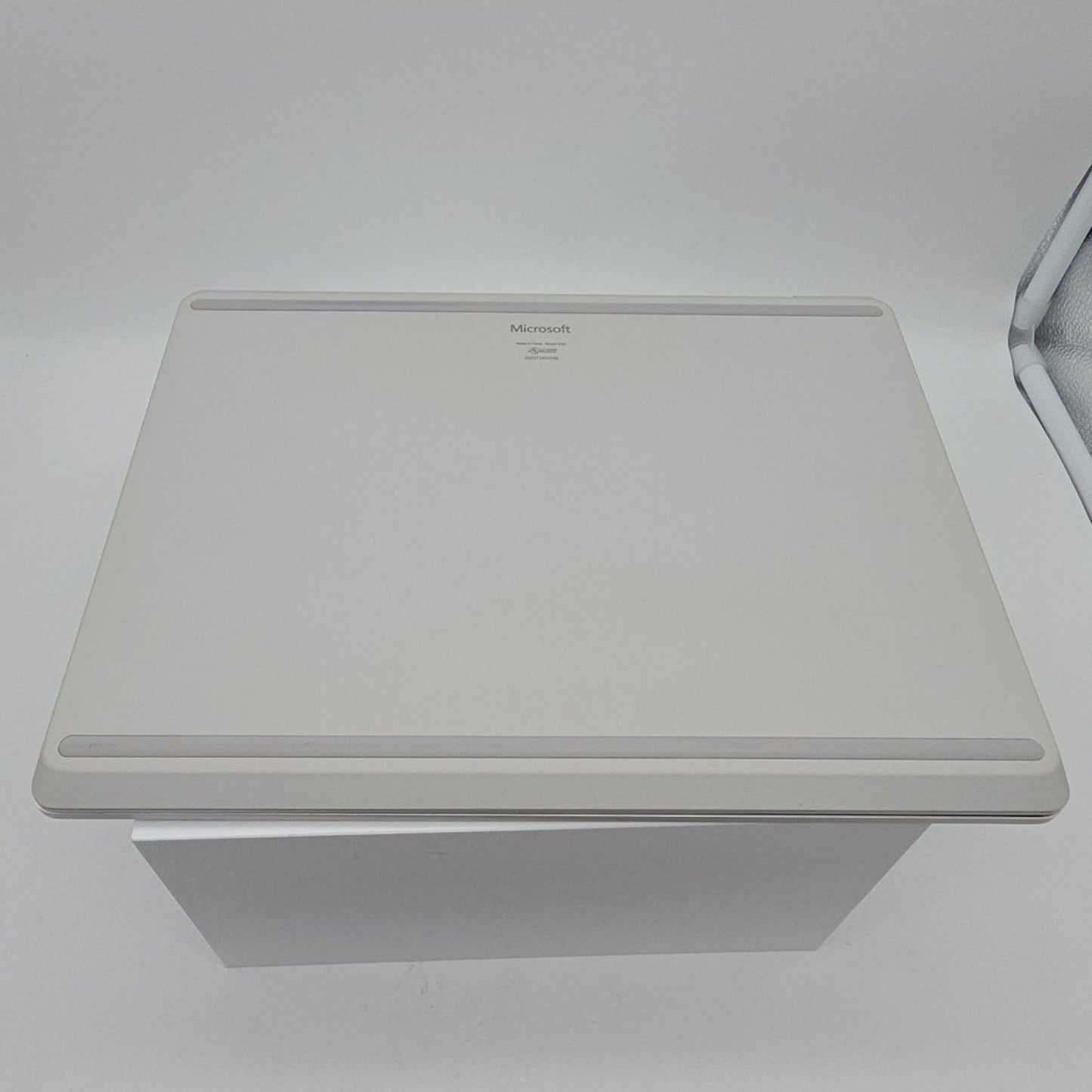 Microsoft Surface Laptop Go-1943-Intel i5-8GB RAM 128GB-PLATINUM L94