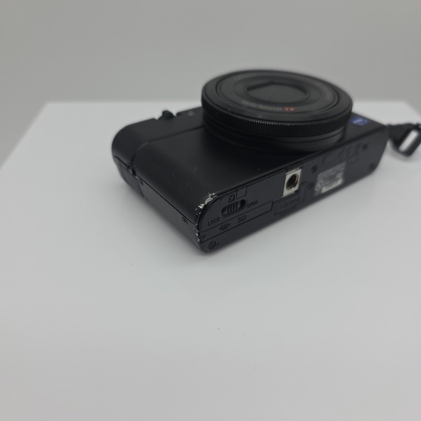 Sony 20.2 MP Exmor CMOS Digital Camera 28-100mm 3.6x Zoom Lens (DSC-RX100/B)