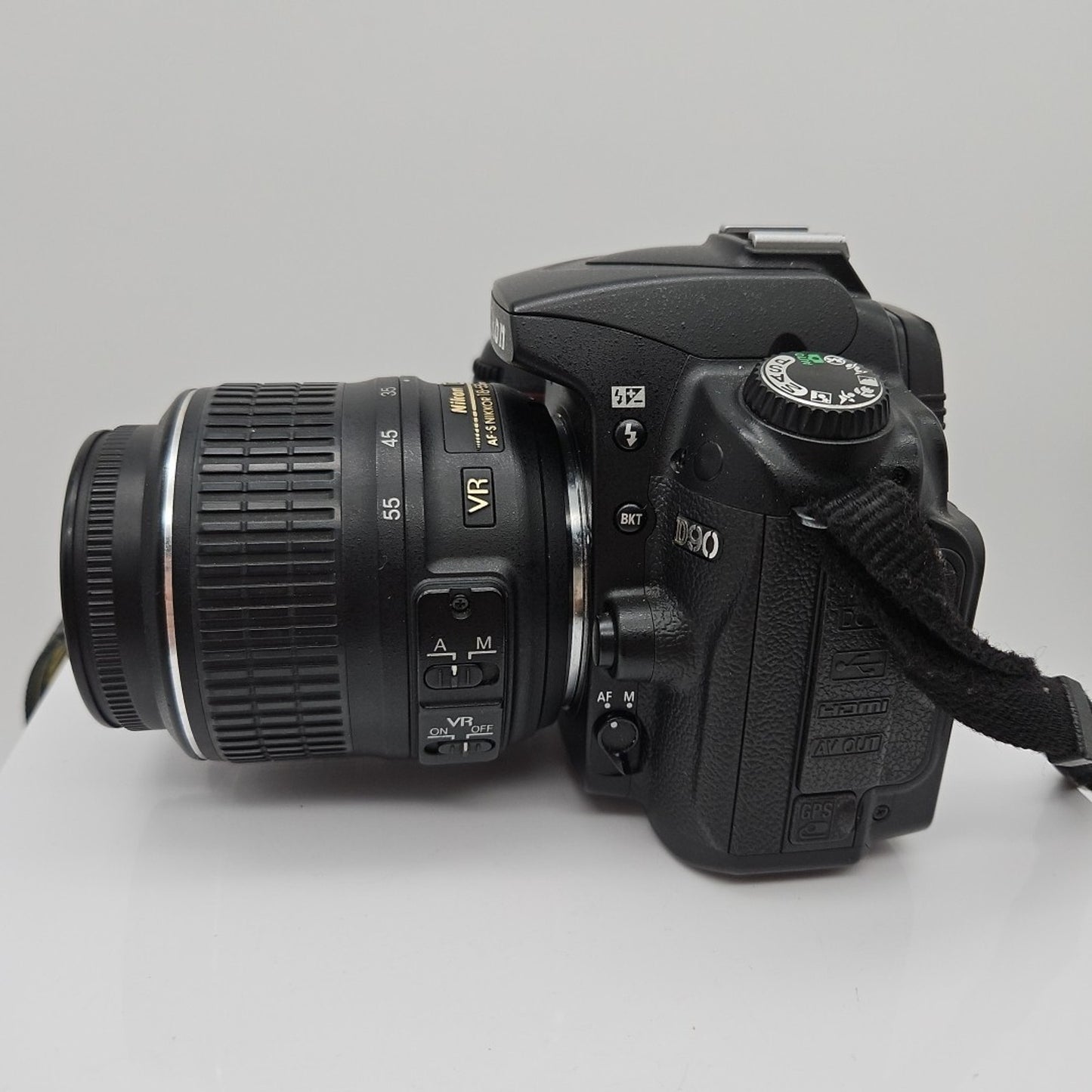 Nikon D90 12.3MP Digital SLR Camera with Nikkor 18-55 mm Lens READ