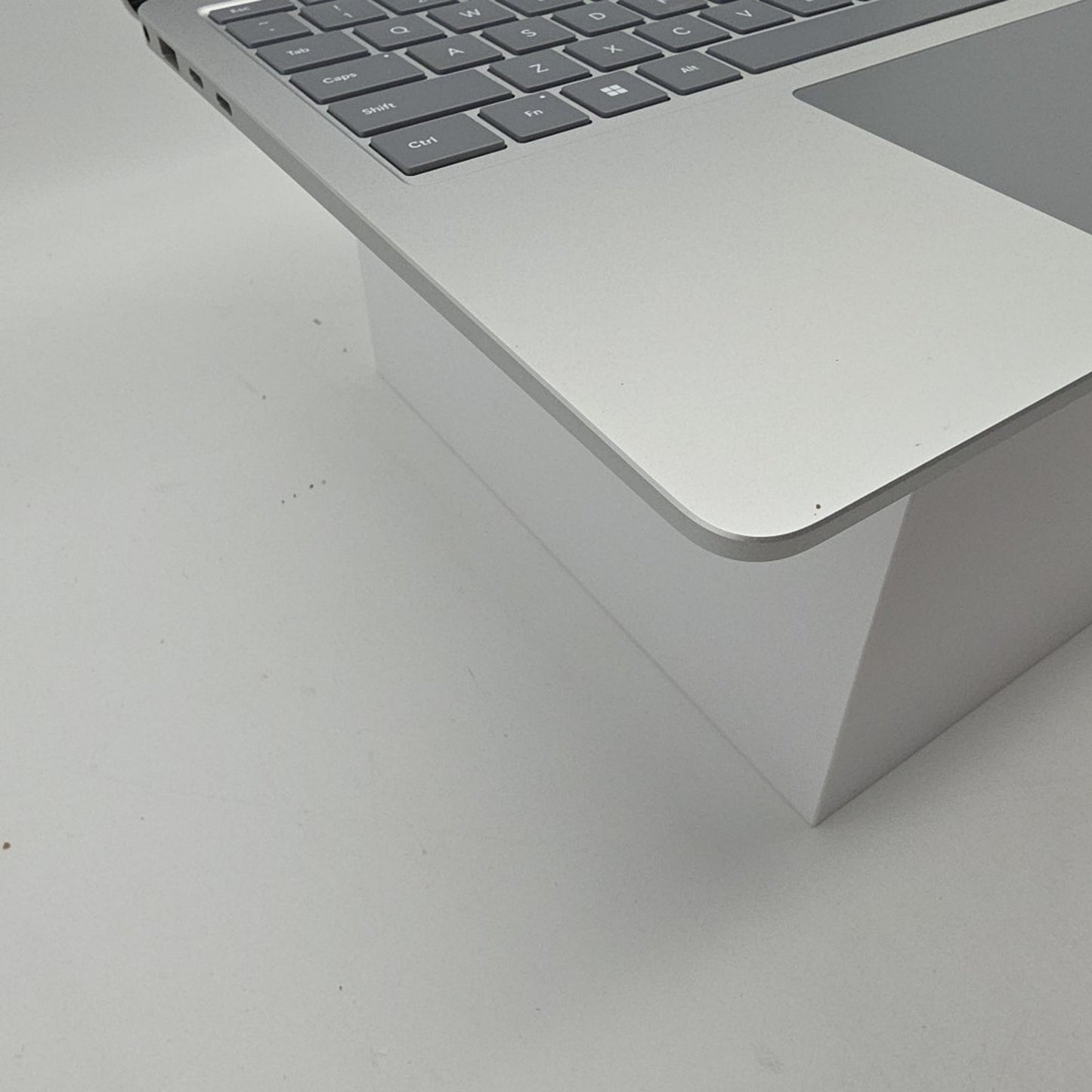 Microsoft Surface Laptop Copilot+ PC 13.8 Touchscreen Snapdragon X Plus 16GB L84