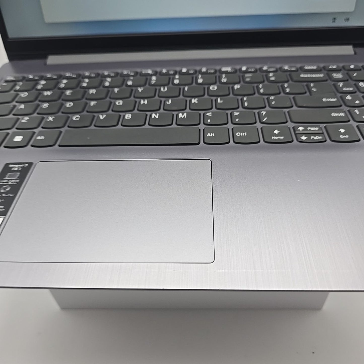 Lenovo IdeaPad 3i 15.6" Touchscreen FHD Core 5 8GB 512 GB SSD W11 L6
