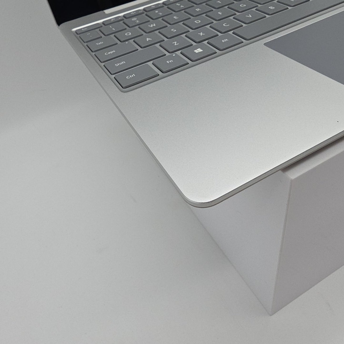 Microsoft Surface Laptop Go-1943-Intel i5-8GB RAM 256GB PLATINUM L95
