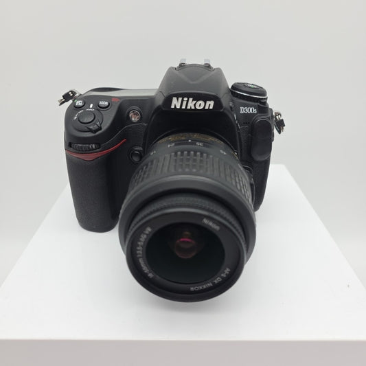 Nikon D300S 12.3MP - DSLR with Nikon 18-55mm VR Lens