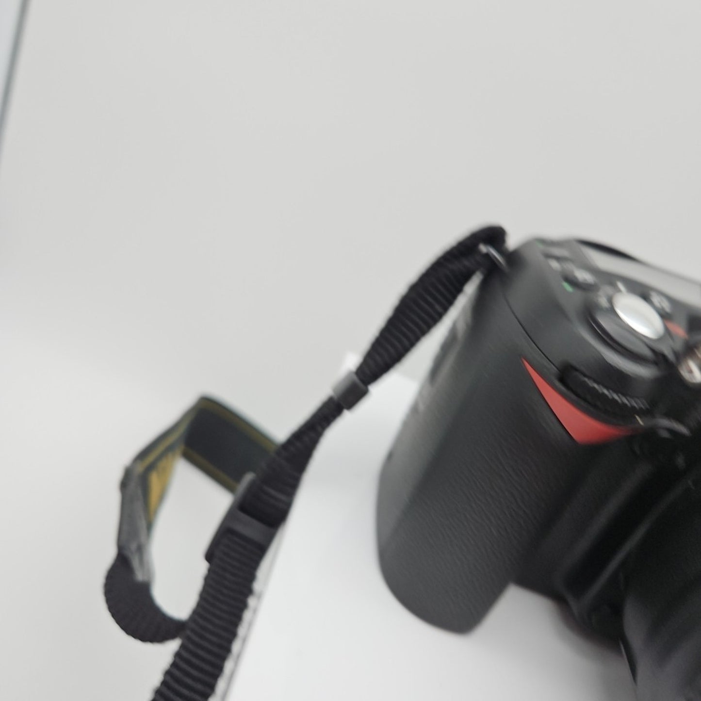 Nikon D90 12.3MP Digital SLR Camera with Nikkor 18-55 mm Lens READ