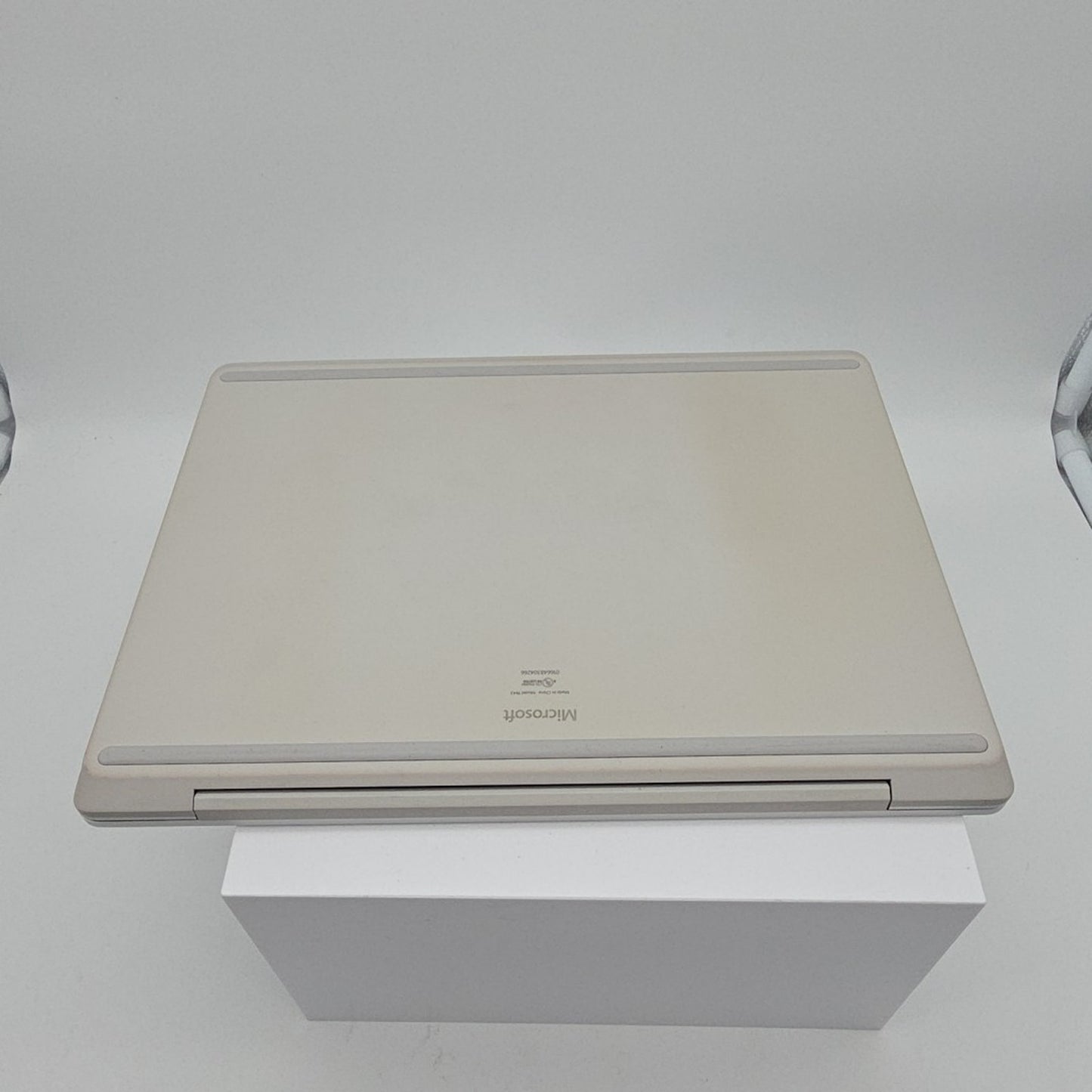 Microsoft Surface Laptop Go-1943-Intel i5-8GB RAM 256GB PLATINUM L96