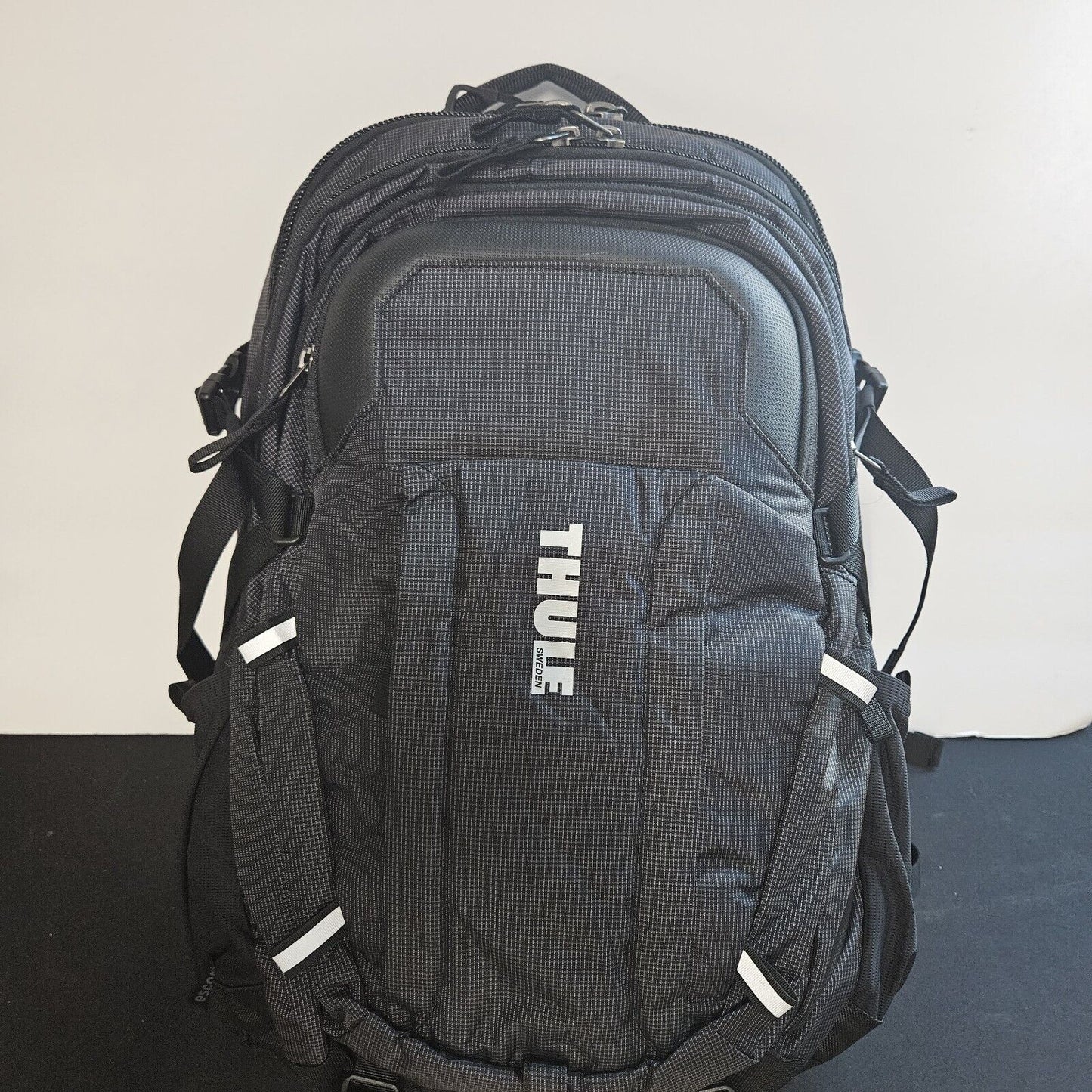 Thule - EnRoute 27L Escort 2 Backpack for 15.6" Laptop w/ 10.1" Padded Sleeve