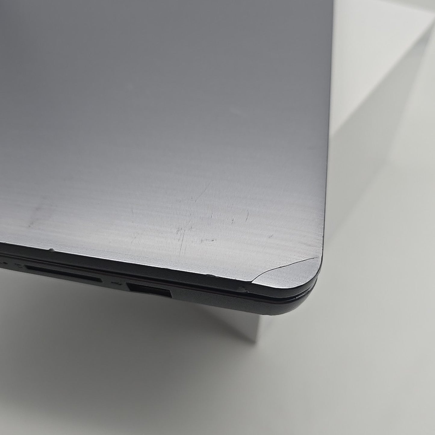 Lenovo IdeaPad 3i 15.6" Touchscreen FHD Core 5 8GB 512 GB SSD W11 L6