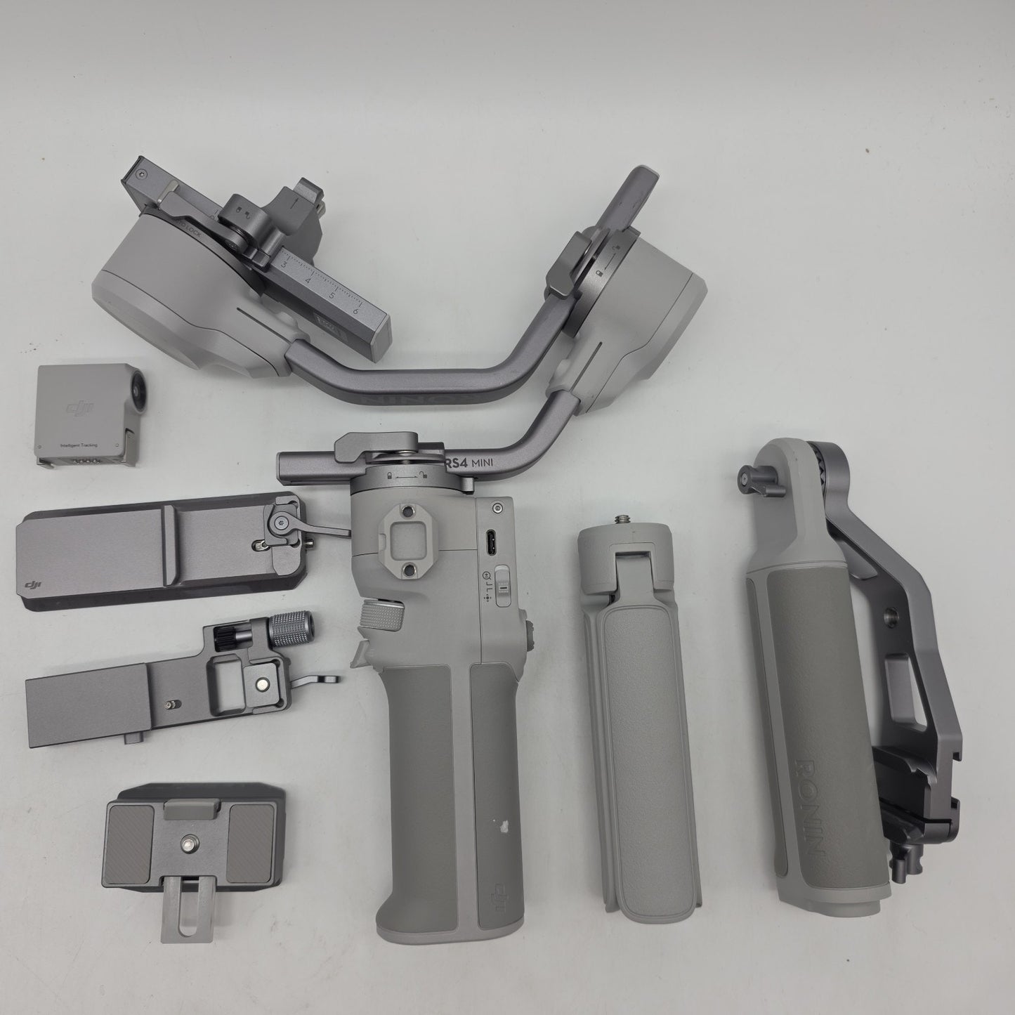 DJI RS 4 Mini Combo 3-Axis Gimbal Stabilizer - Gray CP.RN.00000443.01 NO CABLES